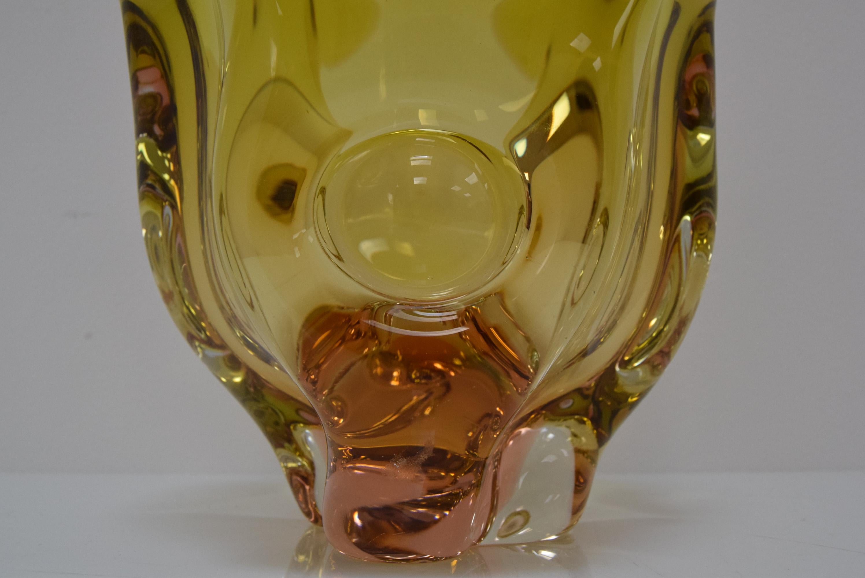 Art Glass Bowl  by Josef Hospodka for Glasswork Chribska, 1960's.  For Sale 3