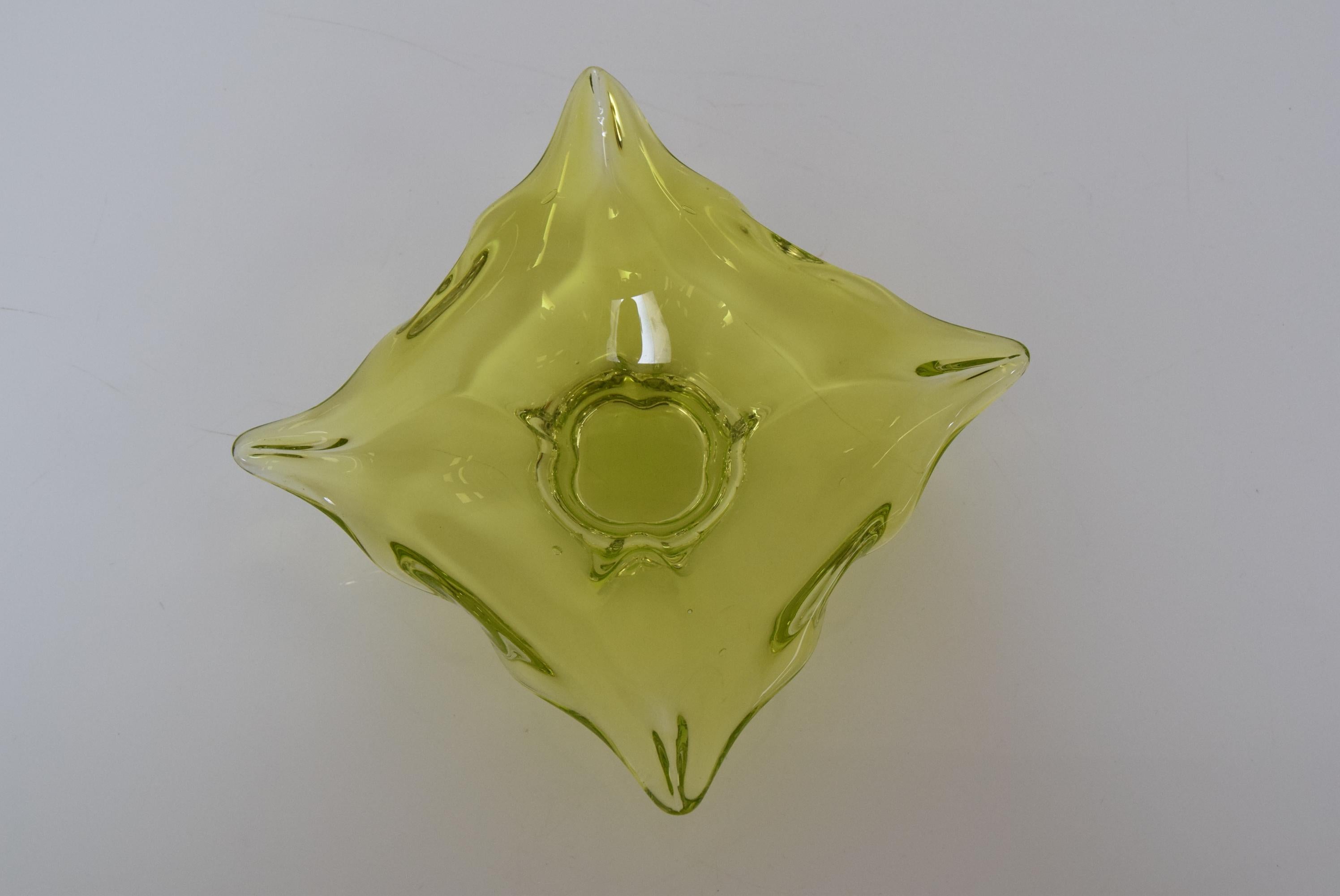 Art Glass Bowl by Josef Hospodka for Glasswork Chribska, 1960s For Sale 3