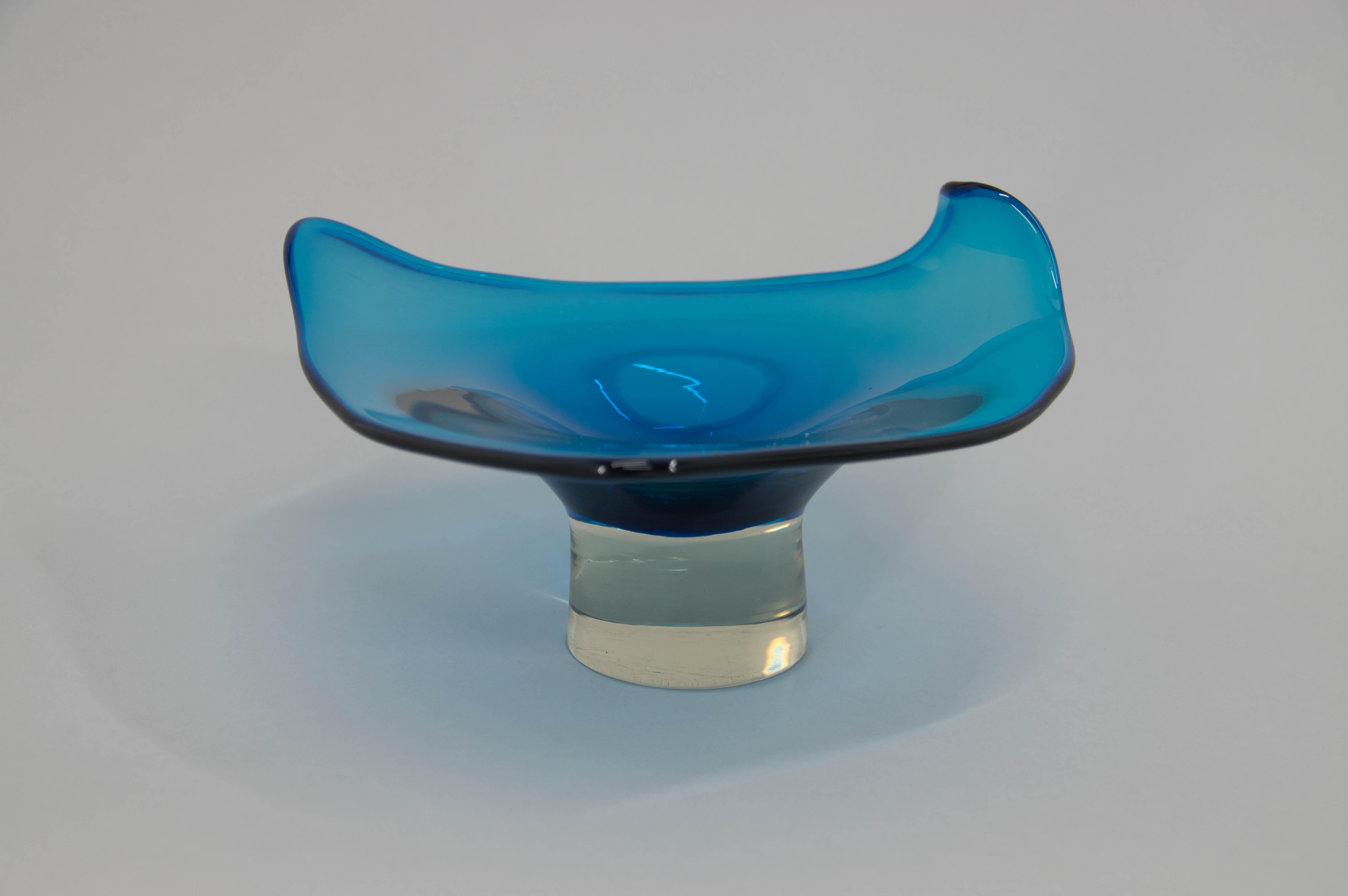 Czech Art Glass Bowl by Milan Metelak, circa 1980 For Sale