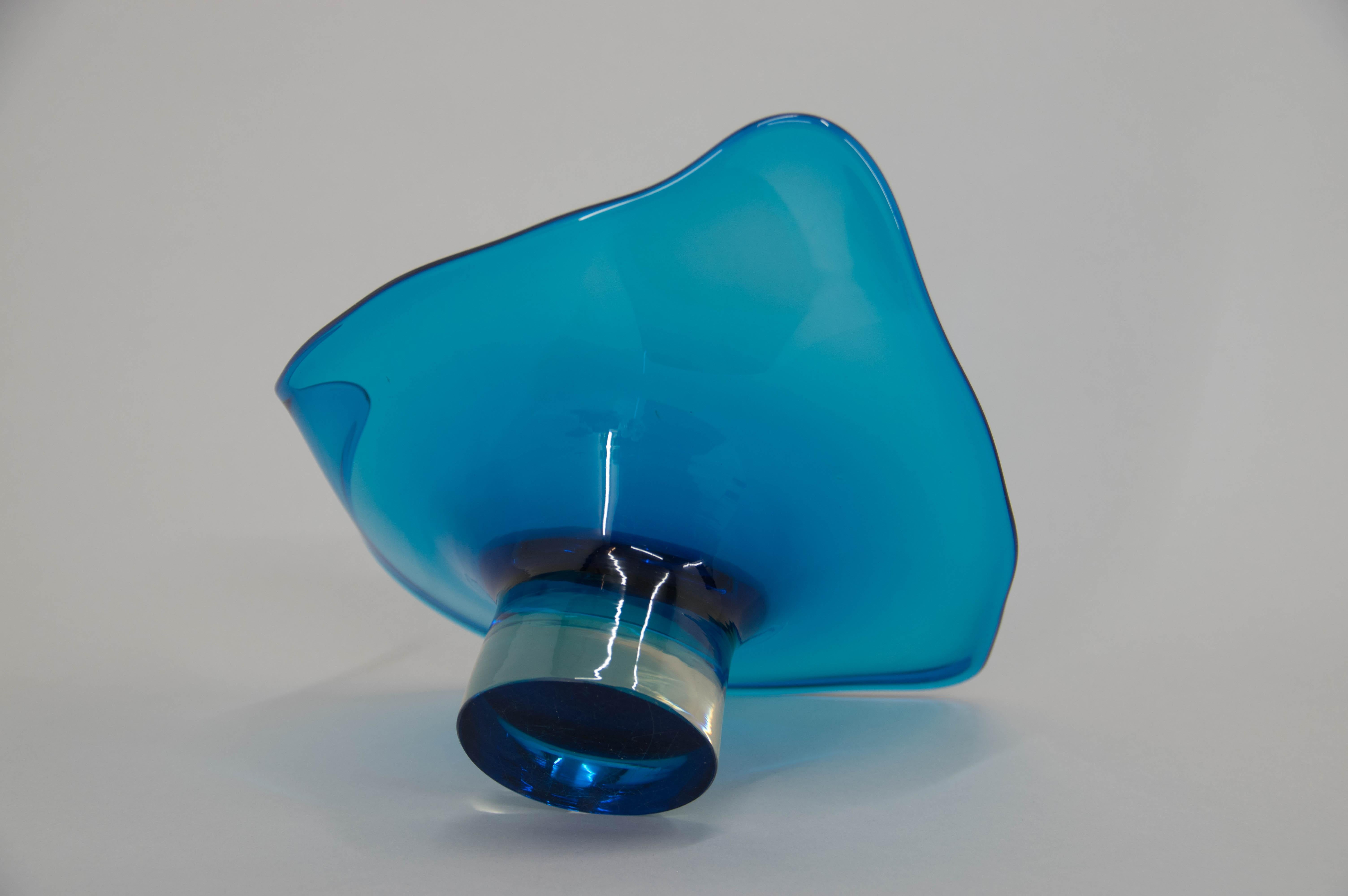 Art Glass Bowl by Milan Metelak, circa 1980 For Sale 2
