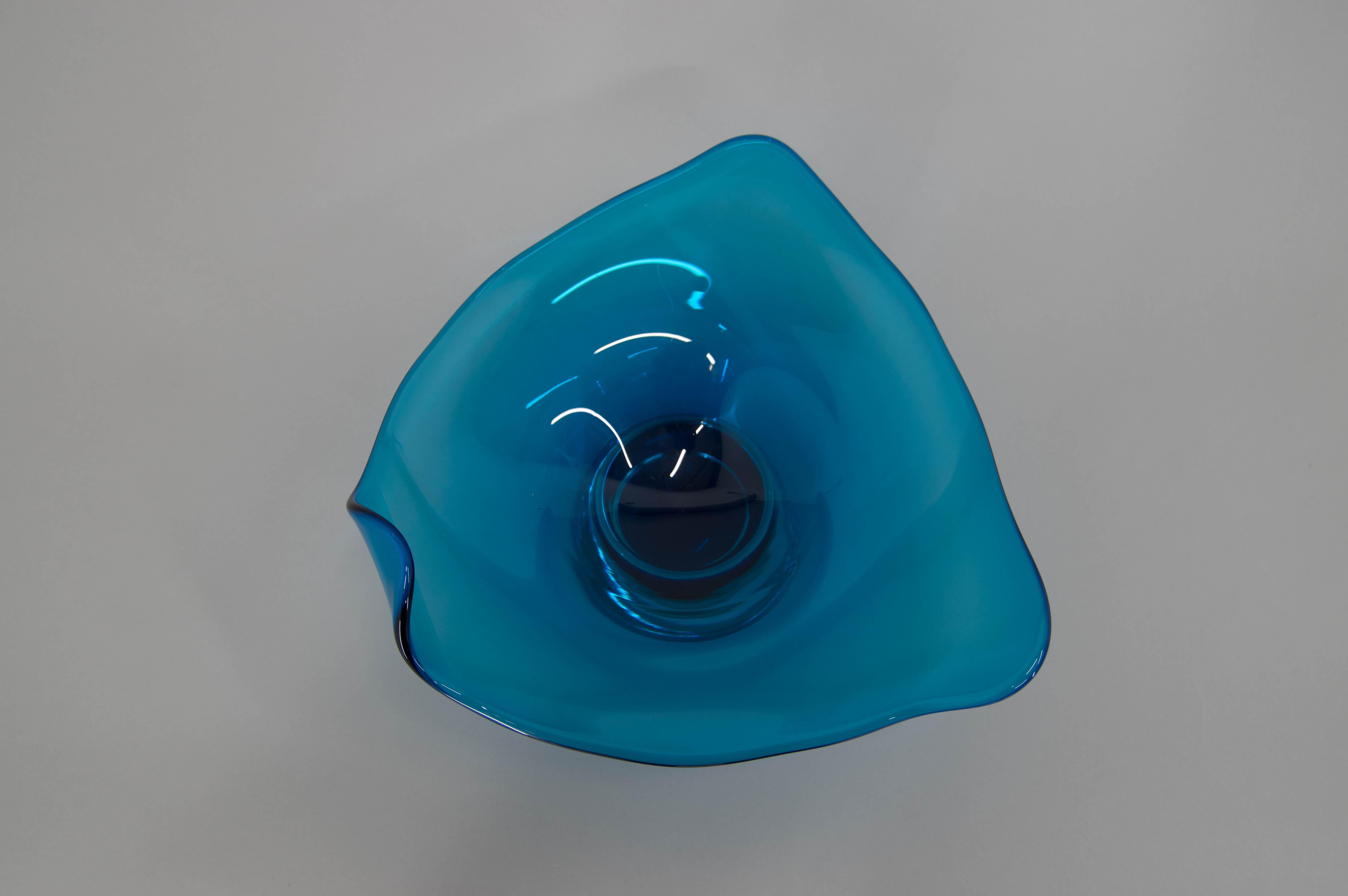 Art Glass Bowl by Milan Metelak, circa 1980 For Sale 3
