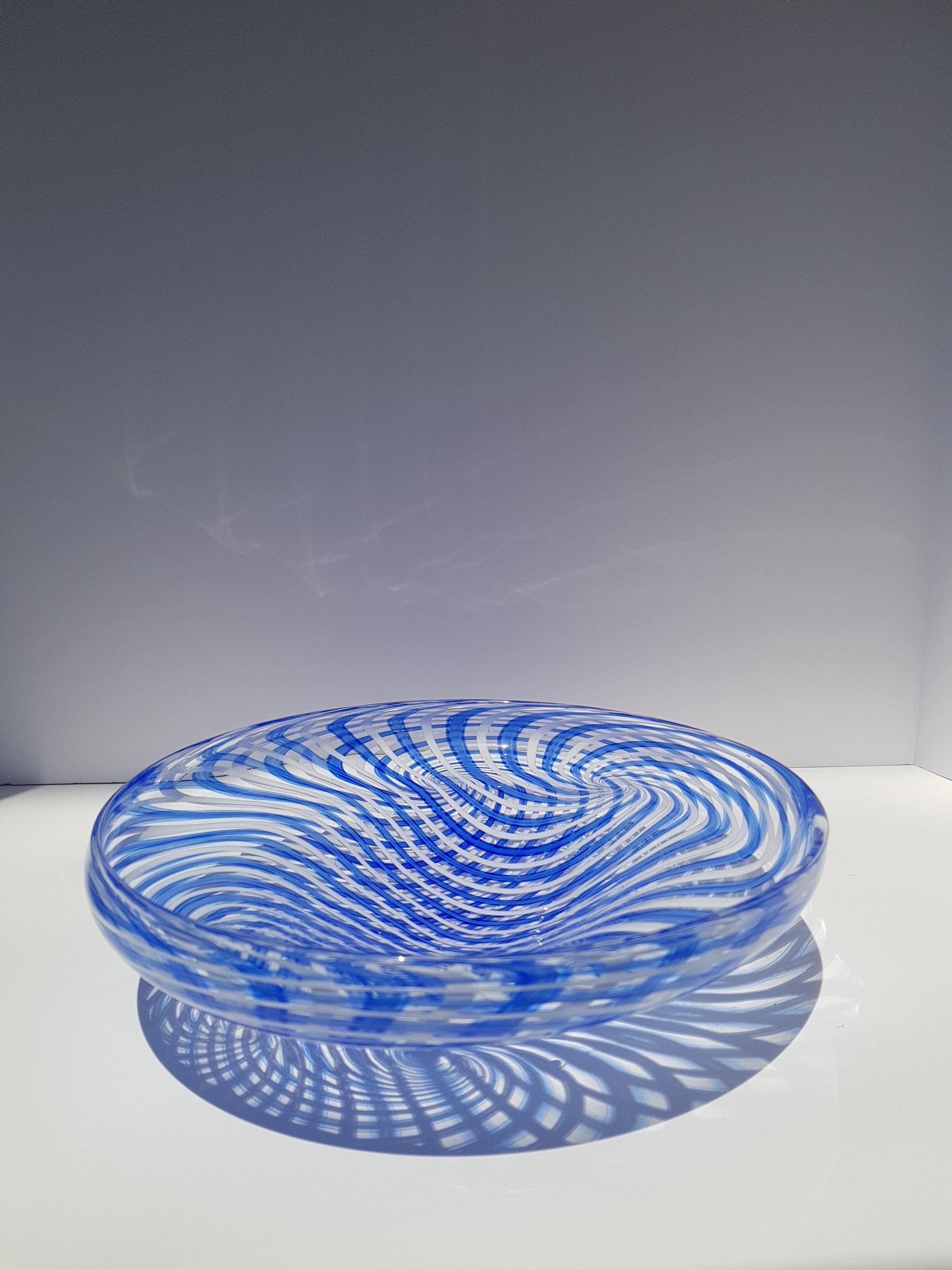 Art Glass Bowl Centerpiece Dish Vessel Reticello Ribbon Lace Psychedelic Modern In Good Condition For Sale In Palm Beach, FL