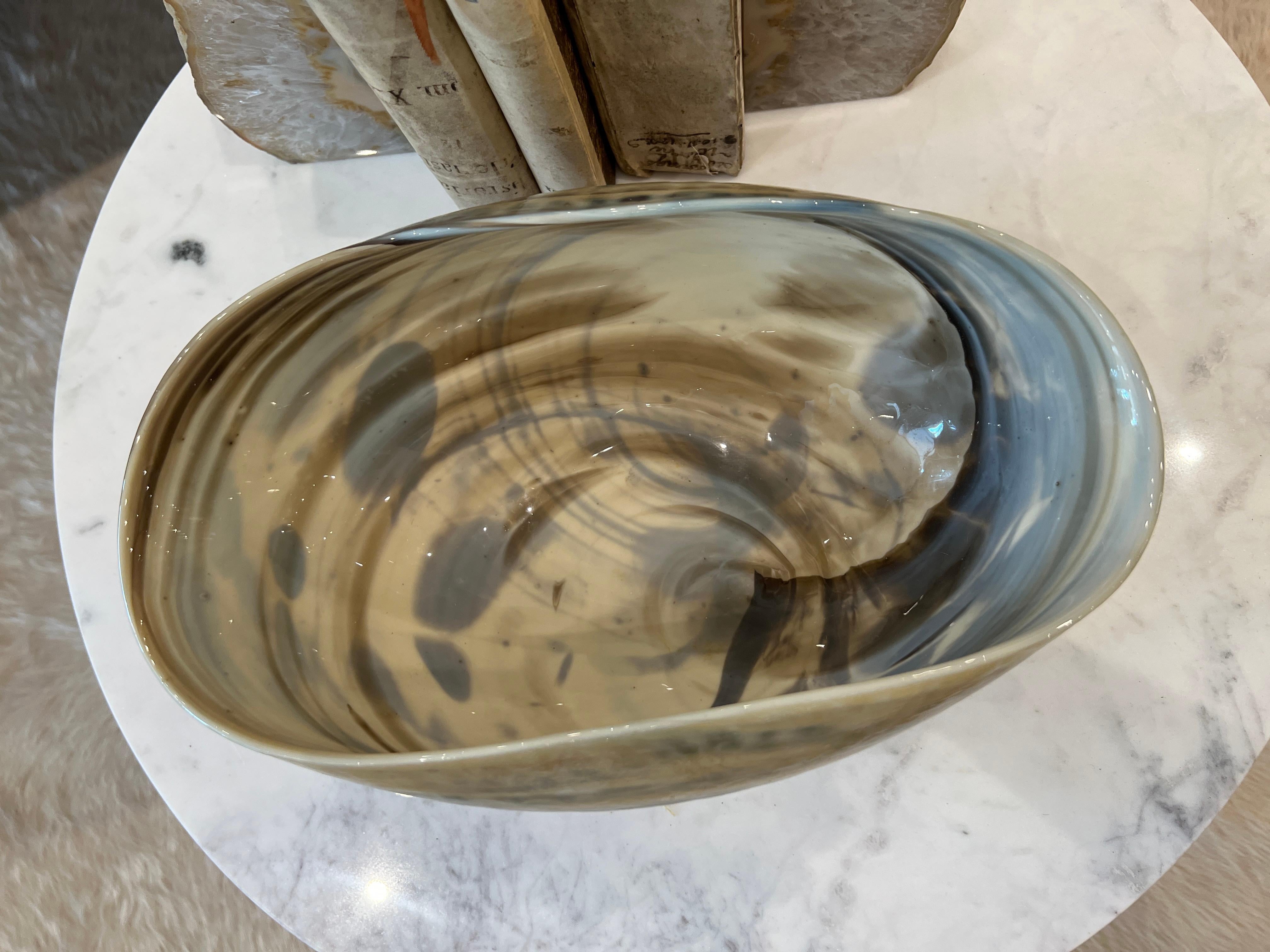 Art Glass Bowl In Fair Condition In New Orleans, LA