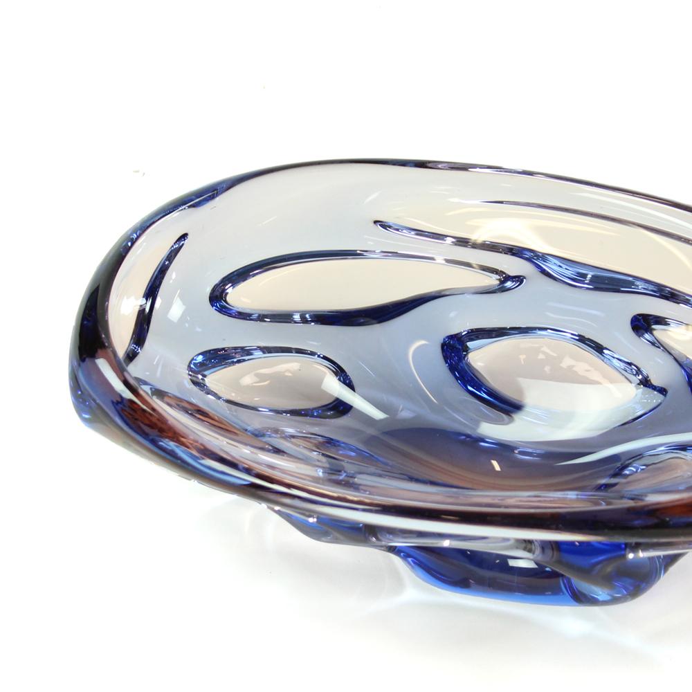 Mid-Century Modern Art Glass Bowl in Blue by Jan Beranek for Skrdlovice, Czechoslovakia, circa 1960 For Sale