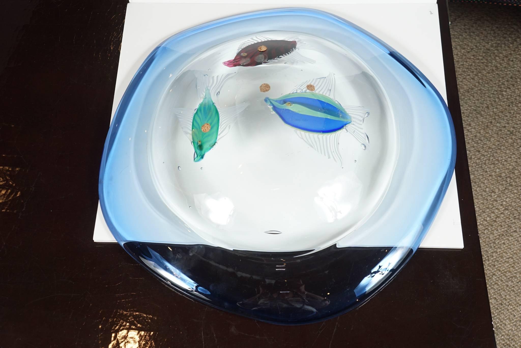 Art Glass Bowl with Three Fish in Blue For Sale 4