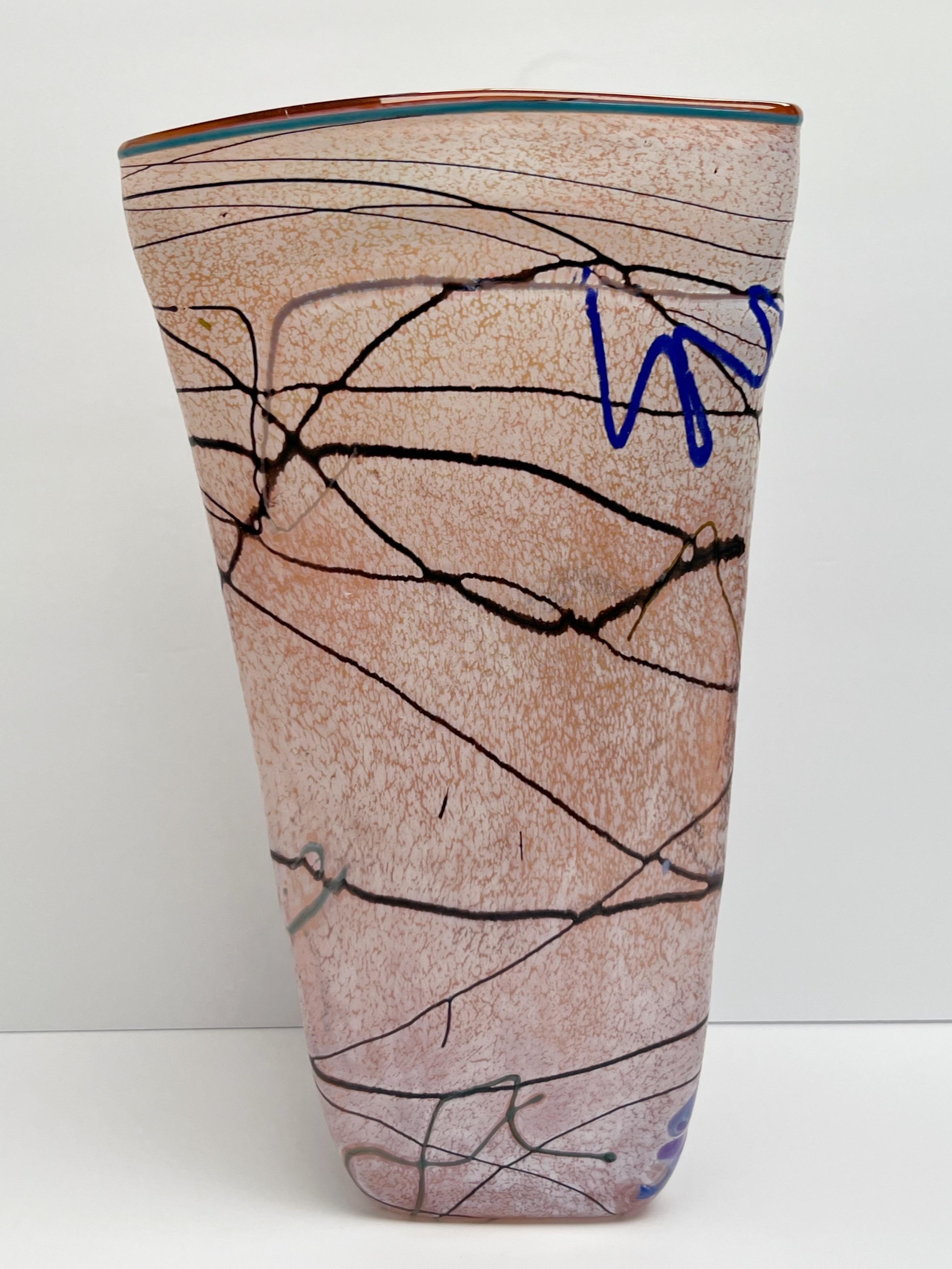Bunte Vase aus Kunstglas von Taylor Backes (Glaskunst) im Angebot