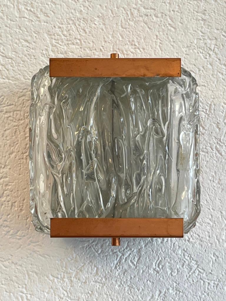 Very elegant and decorative wall lamps made of copper and art glass.
Origin unknown, probably Italian around 1950s
Theses wall lamps were used in the Grand Theatre of Geneva between the late 1950s and 2017.
Very good condition. 5 wall lamps