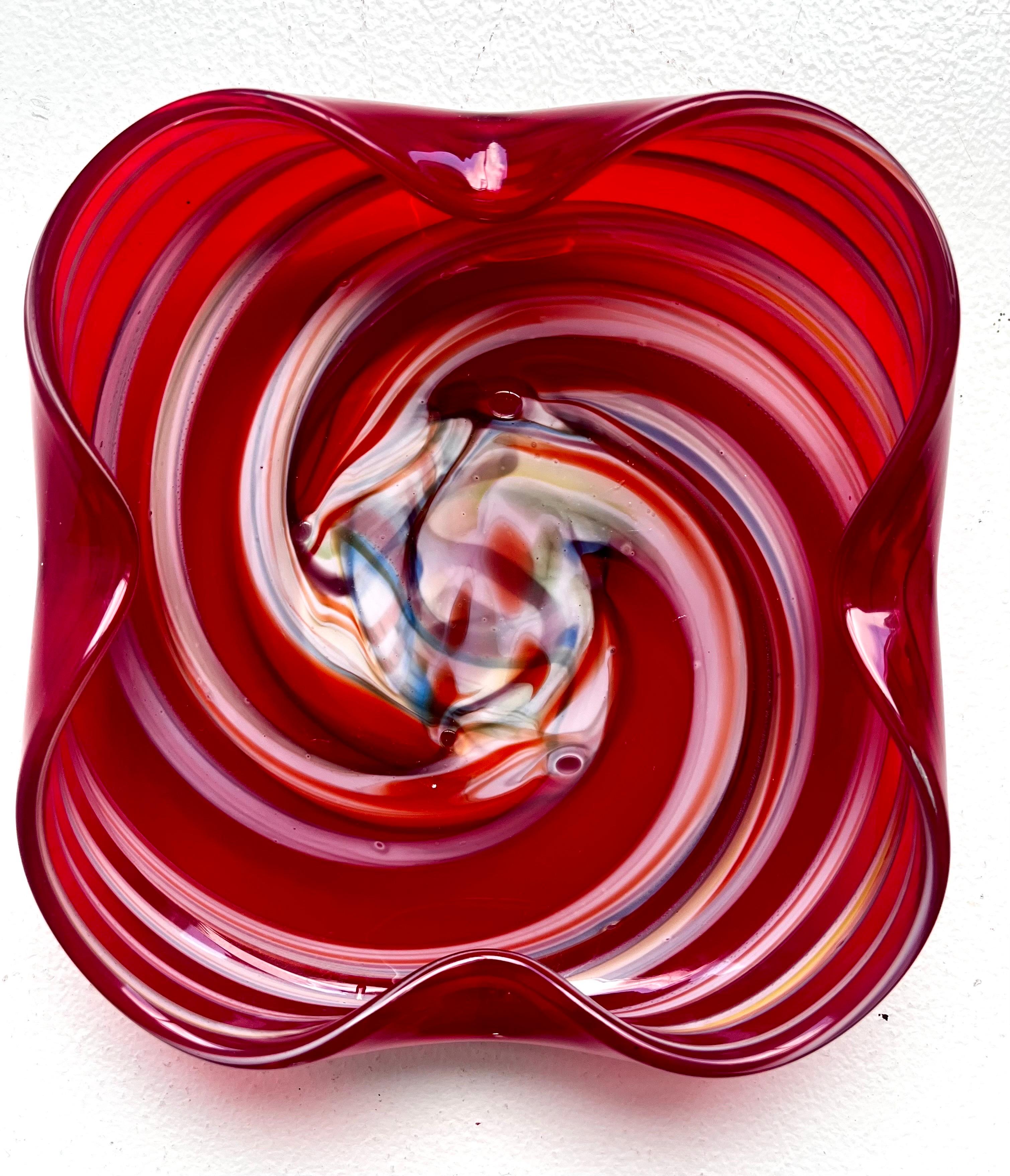 Art Glass Dekorative Schale oder Aschenbecher
Künstler unbekannt

