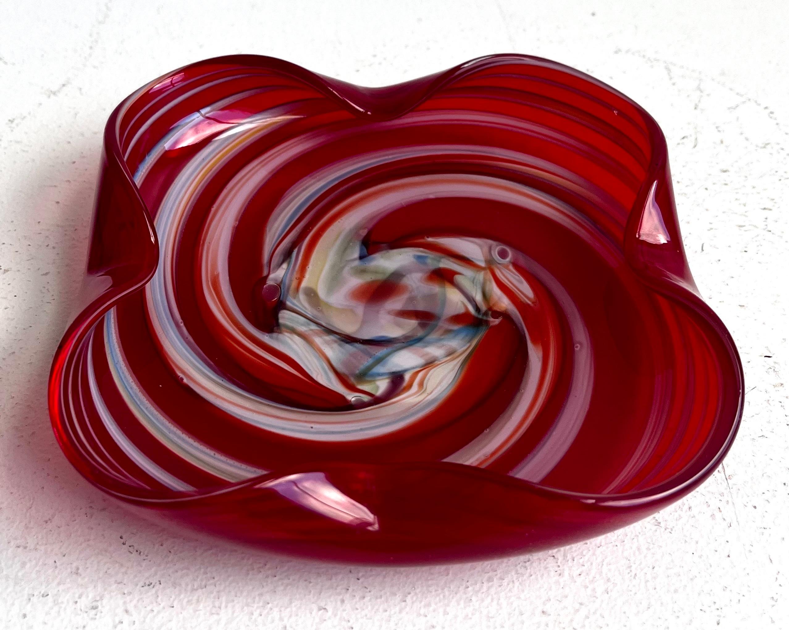 Art Glass Dekorative Schale oder Aschenbecher (Moderne der Mitte des Jahrhunderts) im Angebot