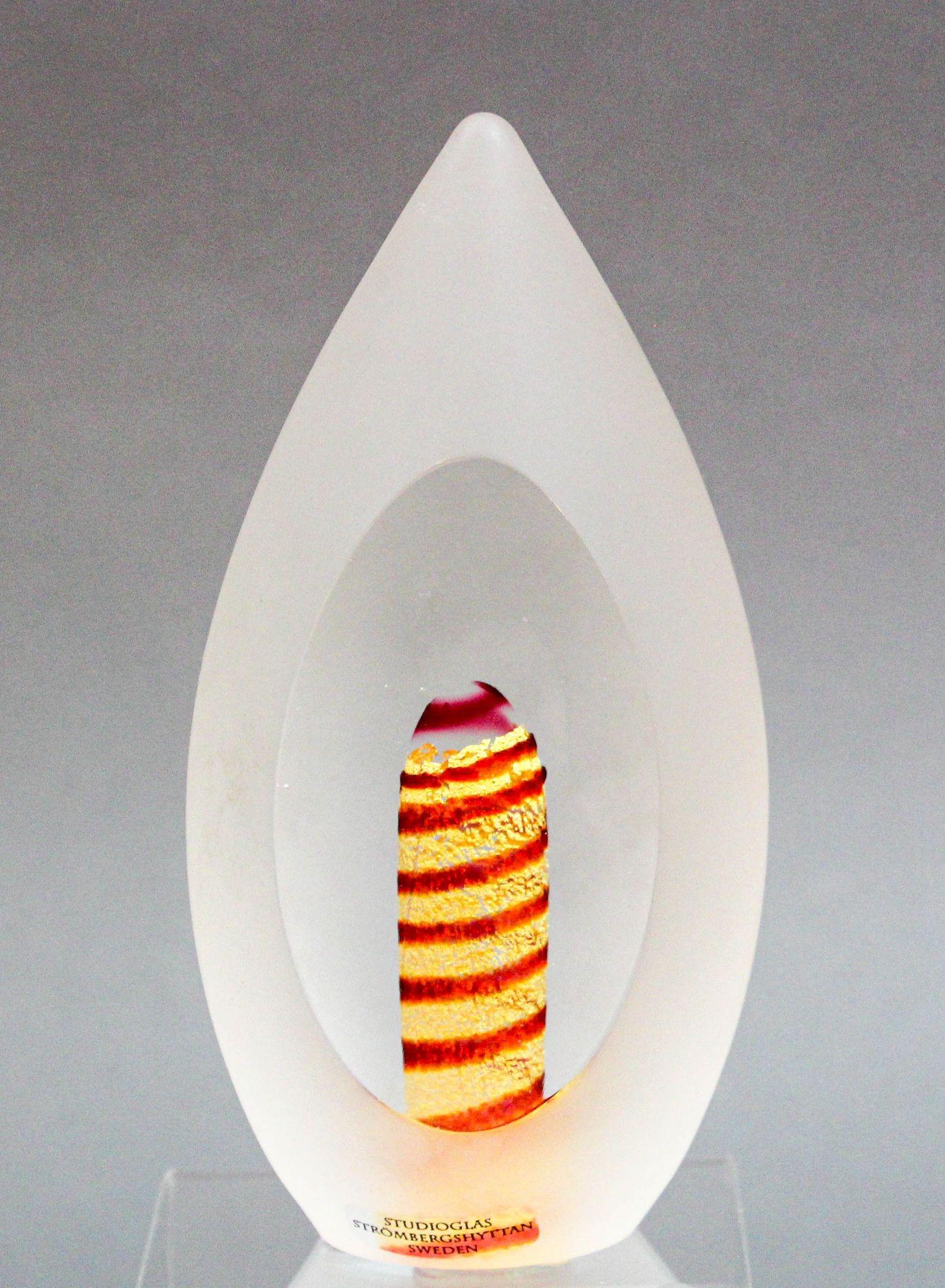 Art Glass Egg Sculpture Paperweight by Studioglas Strombergshyttan Sweden 1970s For Sale 8