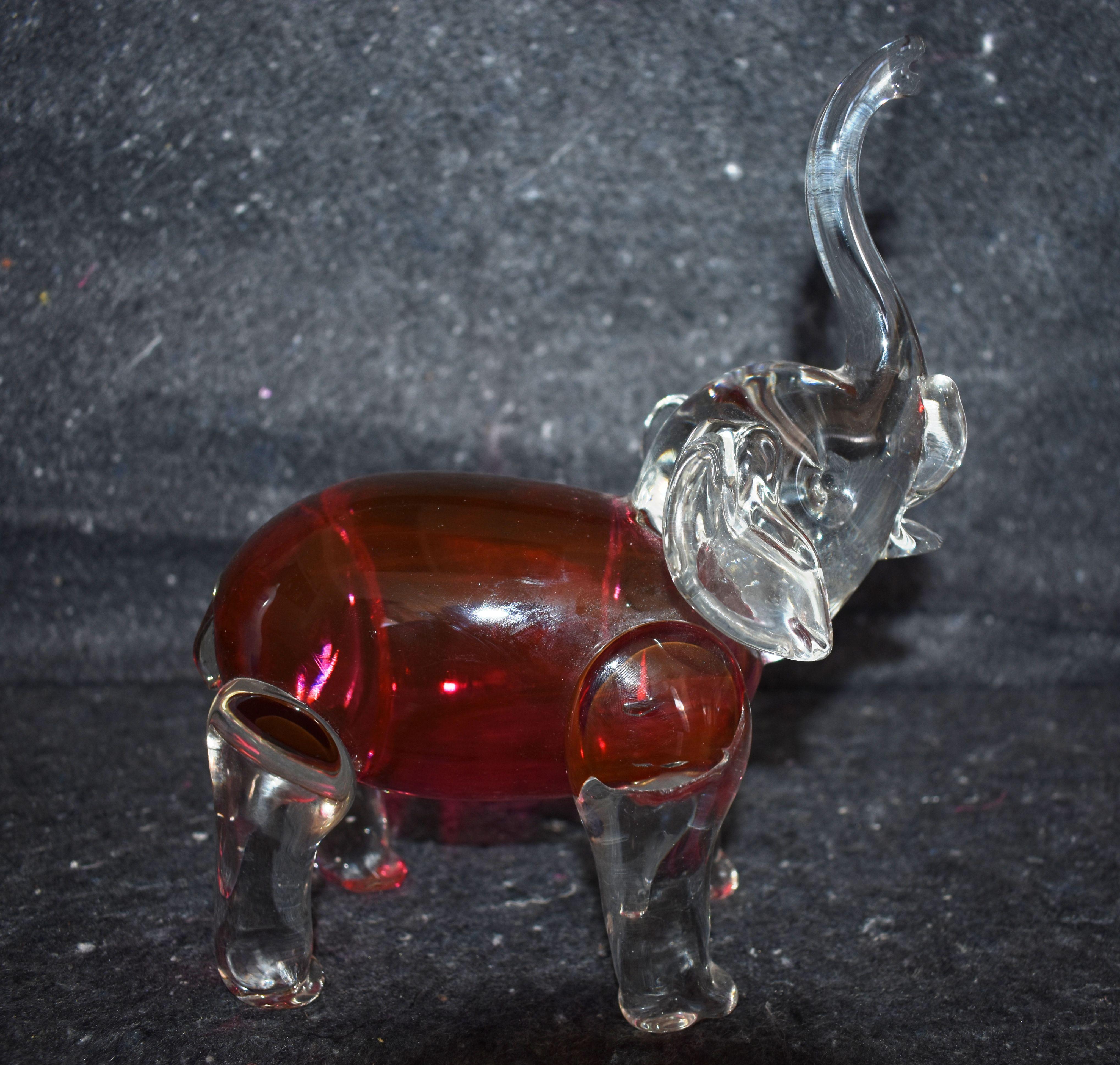 Moderne Sculpture d'éléphant en verre d'art en vente