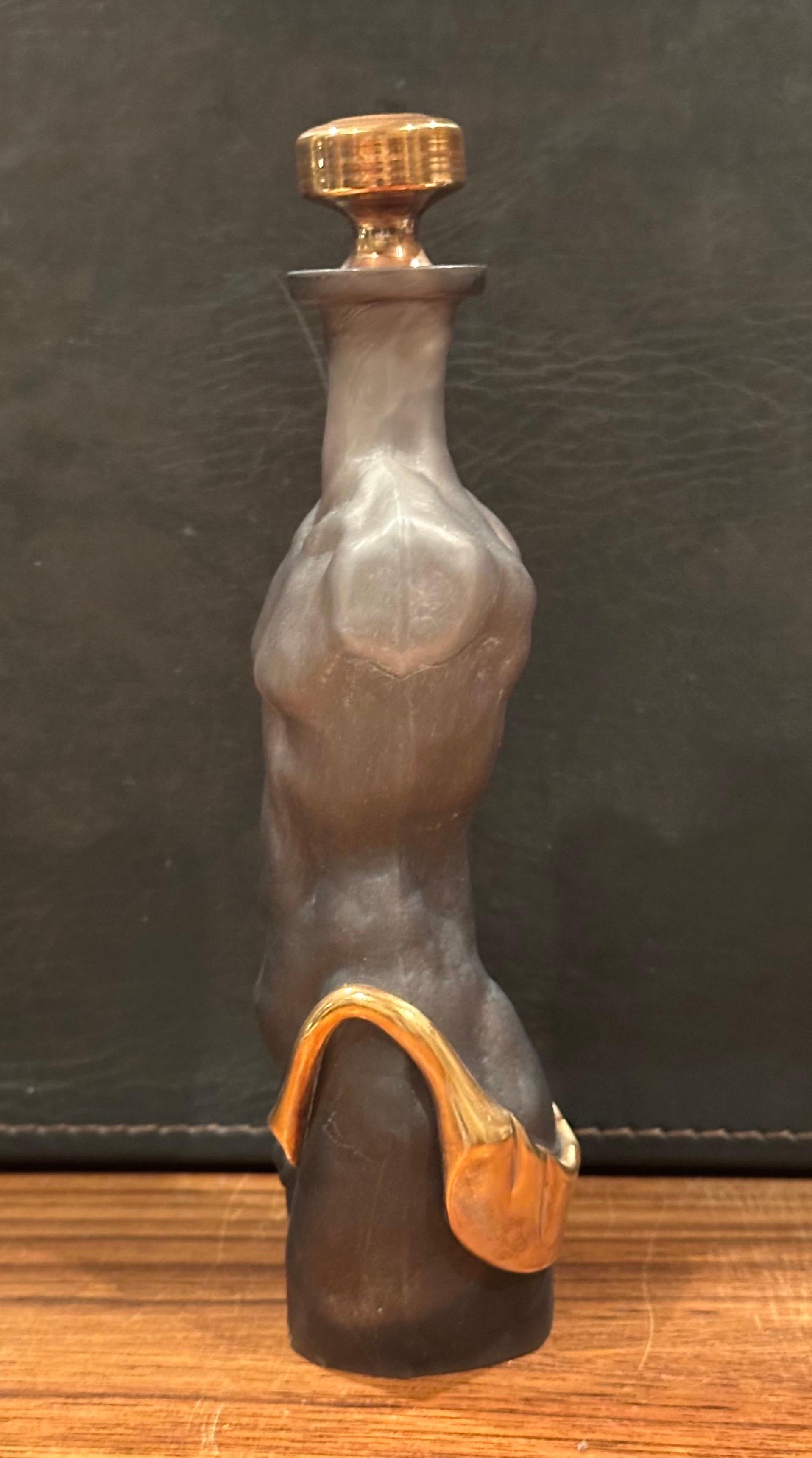 Vetro artistico Bottiglia di profumo figurativa in vetro artistico con tappo di Elena Graure Manta in vendita