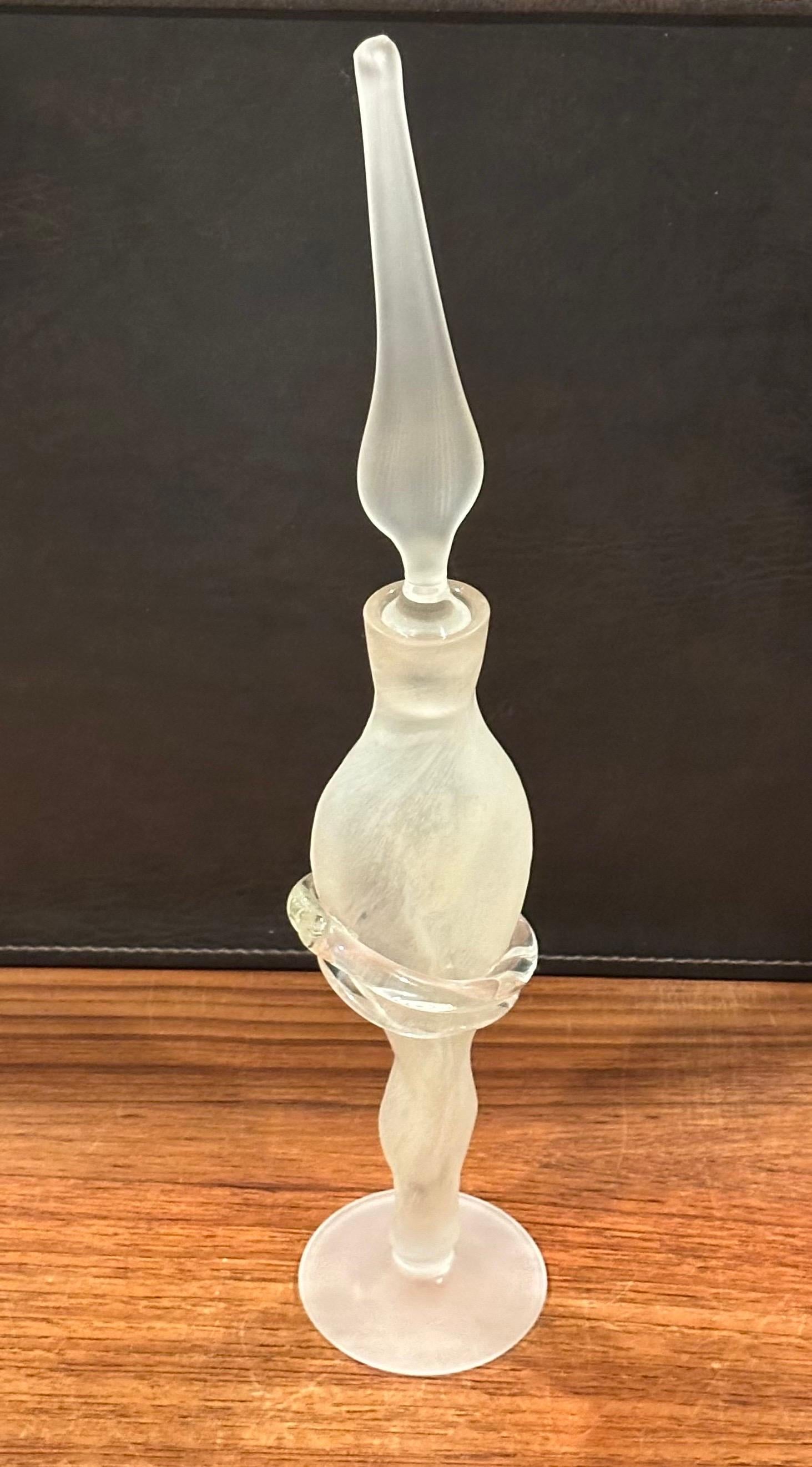 Frasco de perfume figurativo de vidrio artístico con tapón de Elena Graure Manta Vidrio artístico en venta
