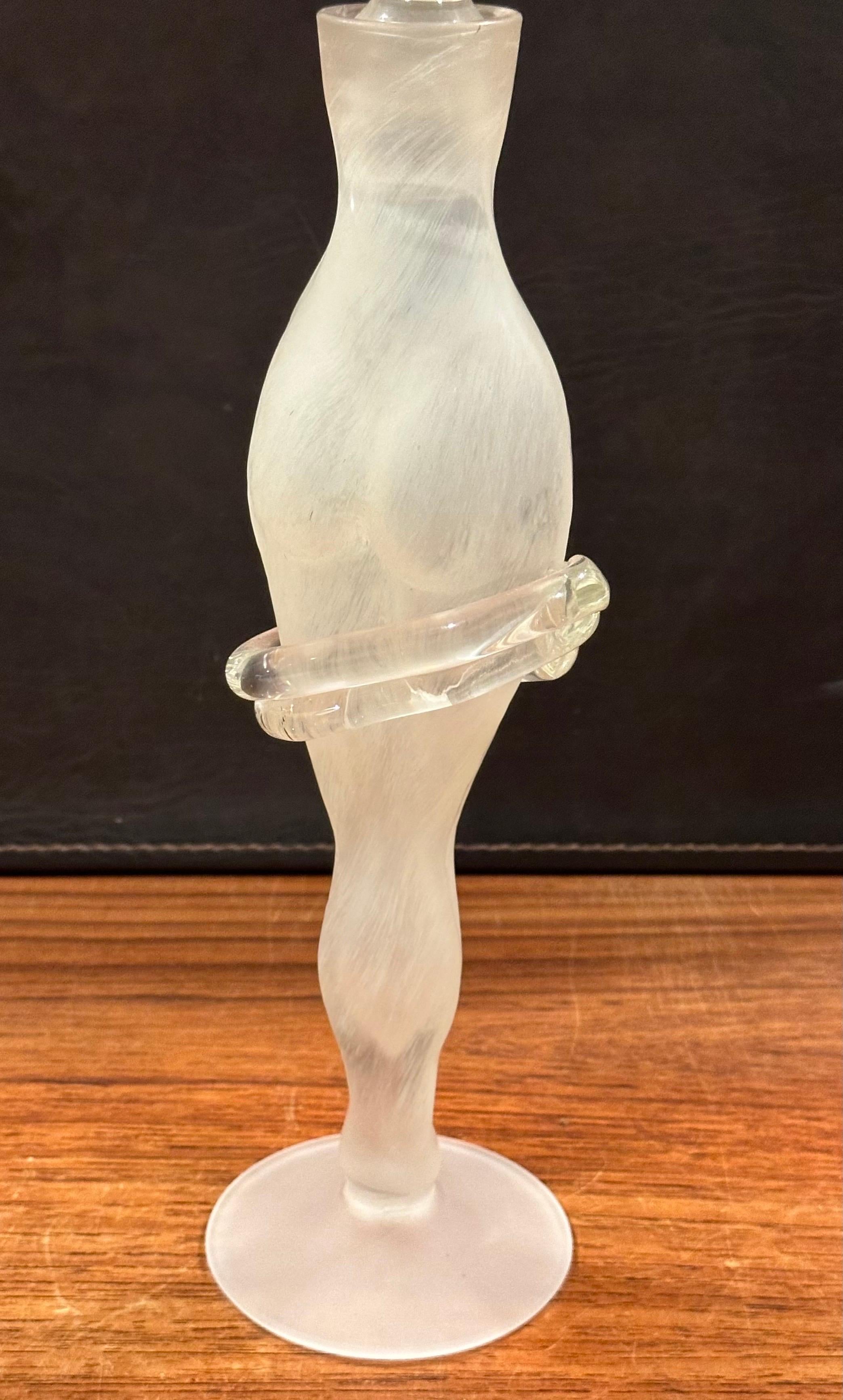 Frasco de perfume figurativo de vidrio artístico con tapón de Elena Graure Manta en venta 2
