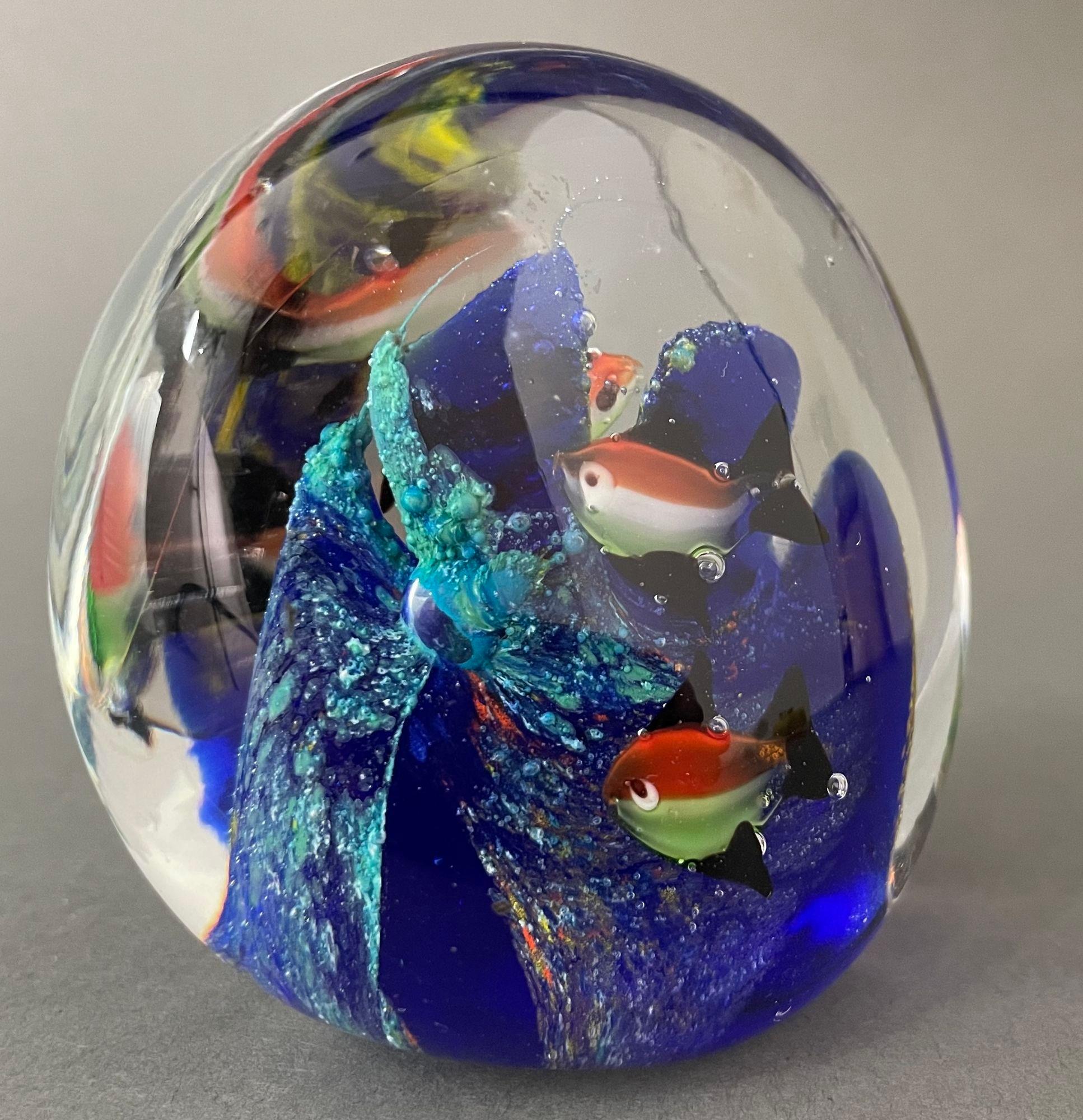 Art Glass Fish in the Ocean Aquarium Bubbles Paperweight 1960s For Sale 4