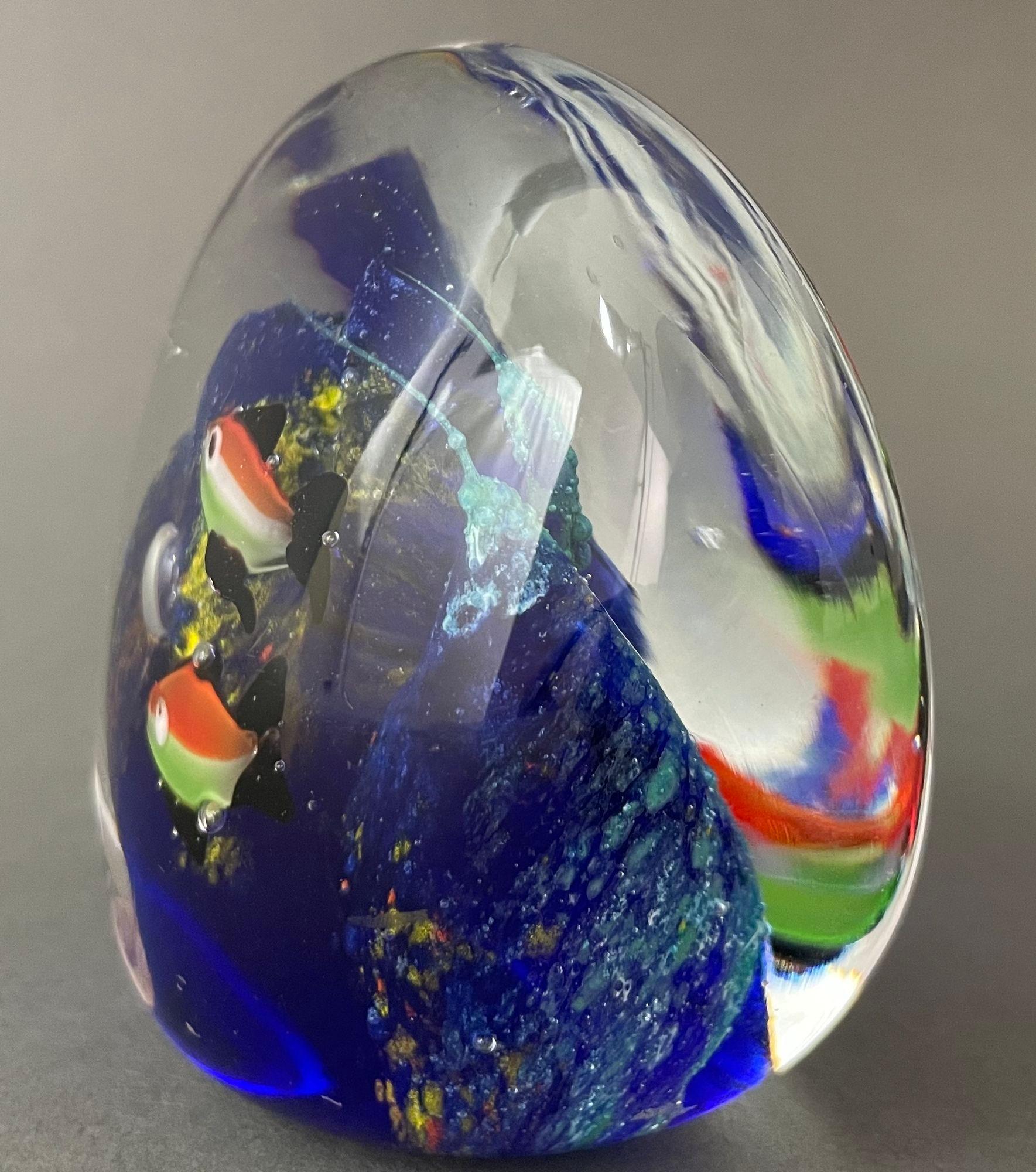 Art Glass Fish in the Ocean Aquarium Bubbles Paperweight 1960s For Sale 6