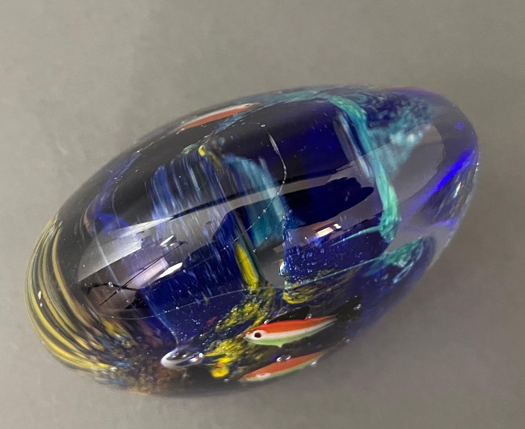 Italian Art Glass Fish in the Ocean Aquarium Bubbles Paperweight 1960s For Sale