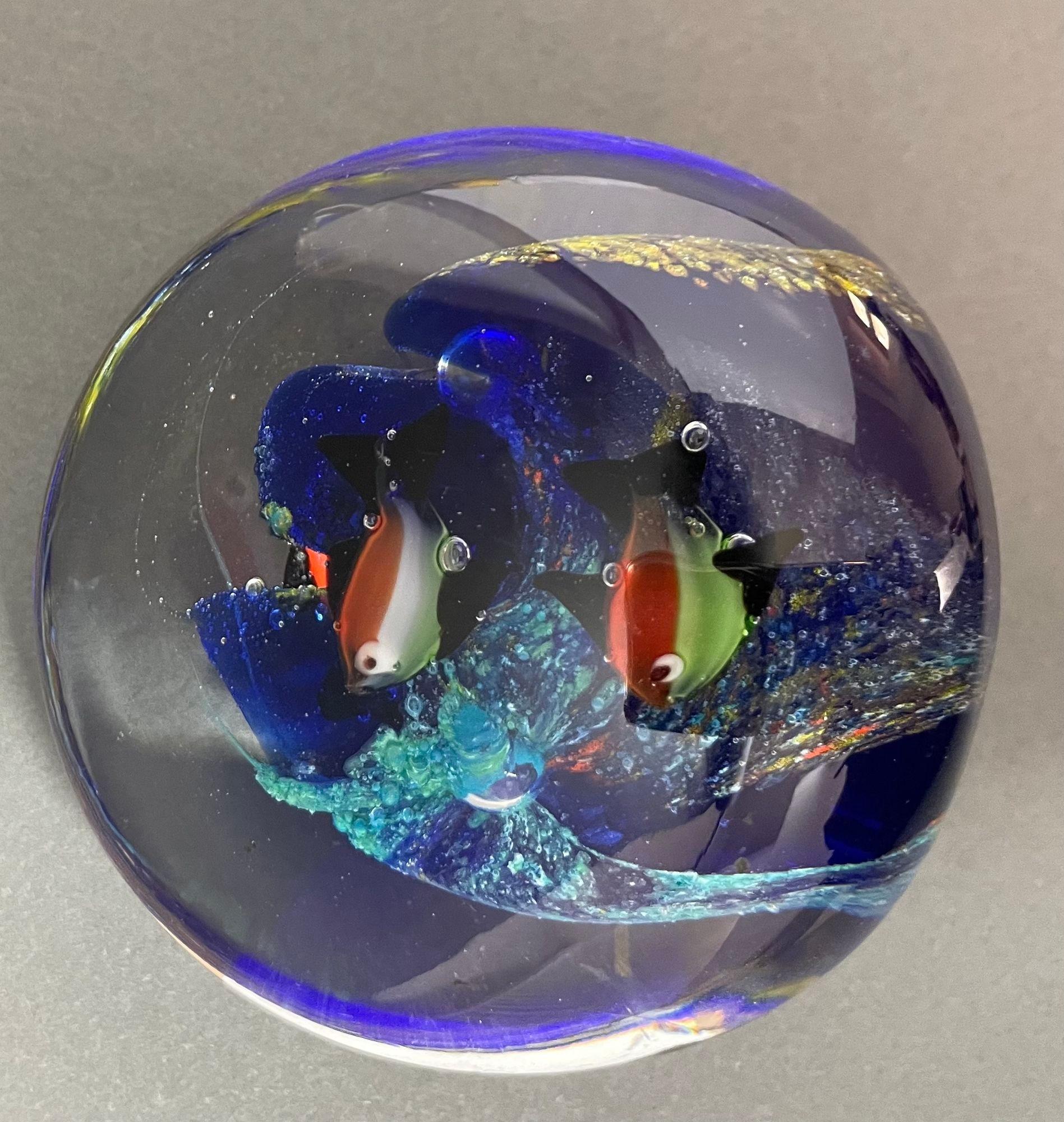 Hand-Crafted Art Glass Fish in the Ocean Aquarium Bubbles Paperweight 1960s For Sale