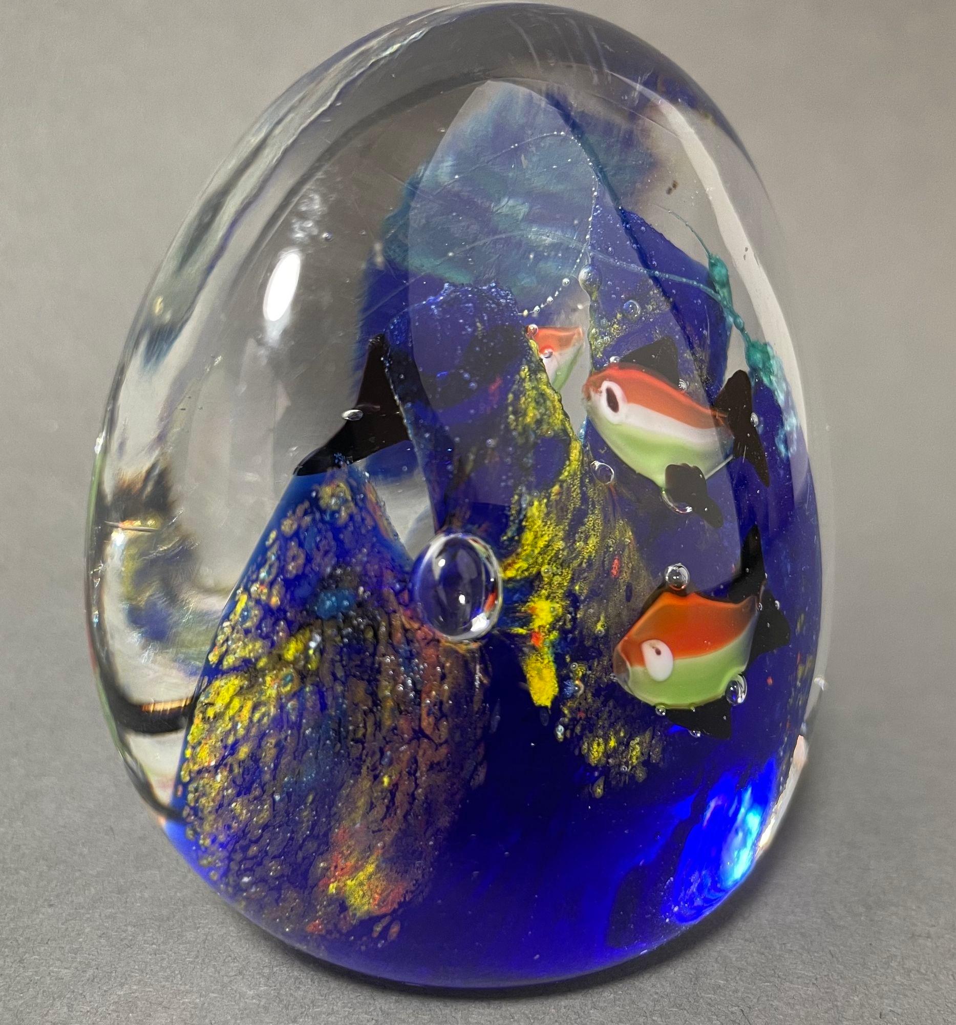 Art Glass Fish in the Ocean Aquarium Bubbles Paperweight 1960s For Sale 1