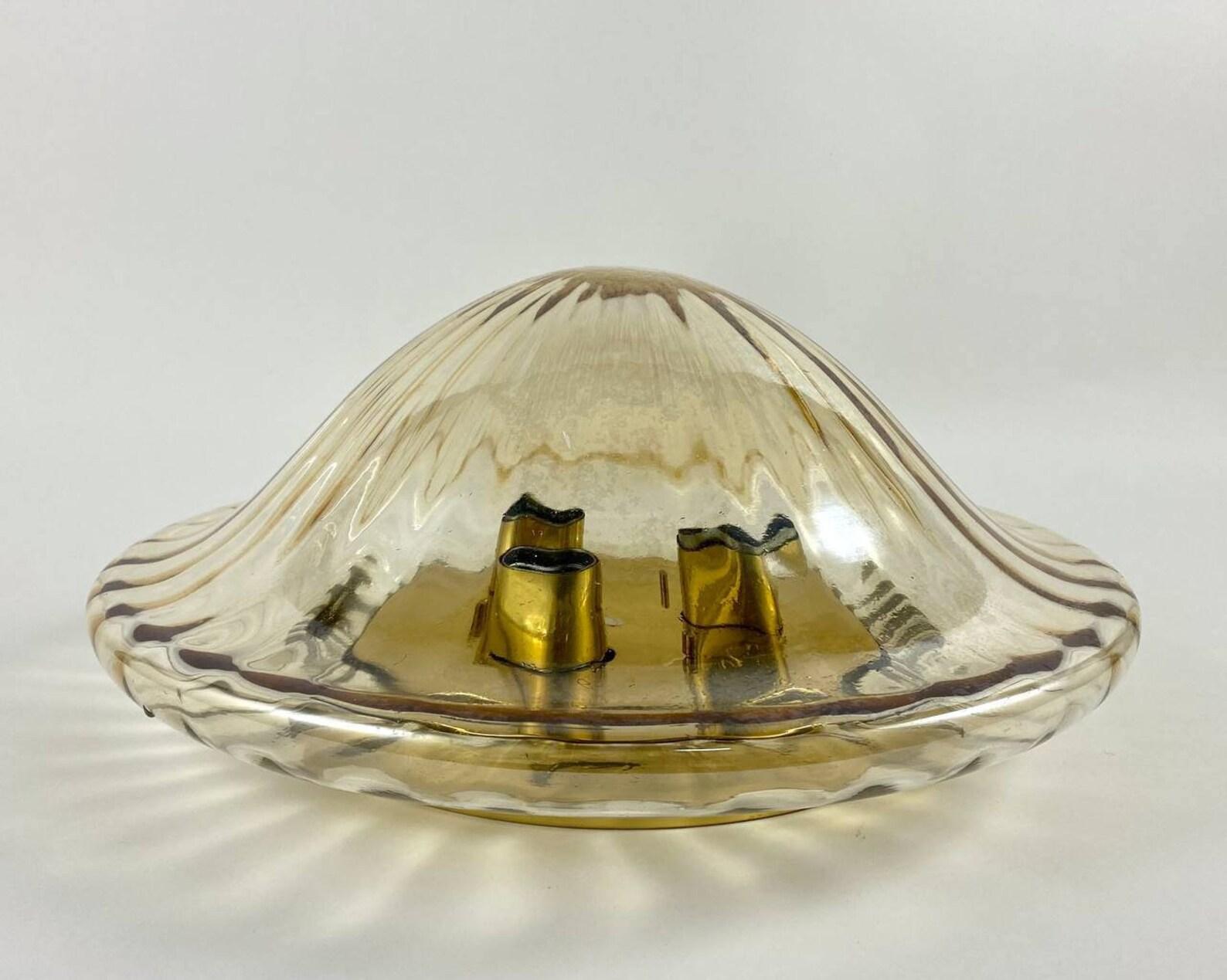 Art Glass Flush Mount Ceiling Lamp Glass and Gilt Brass Flush Mount Lighting In Excellent Condition For Sale In Bastogne, BE