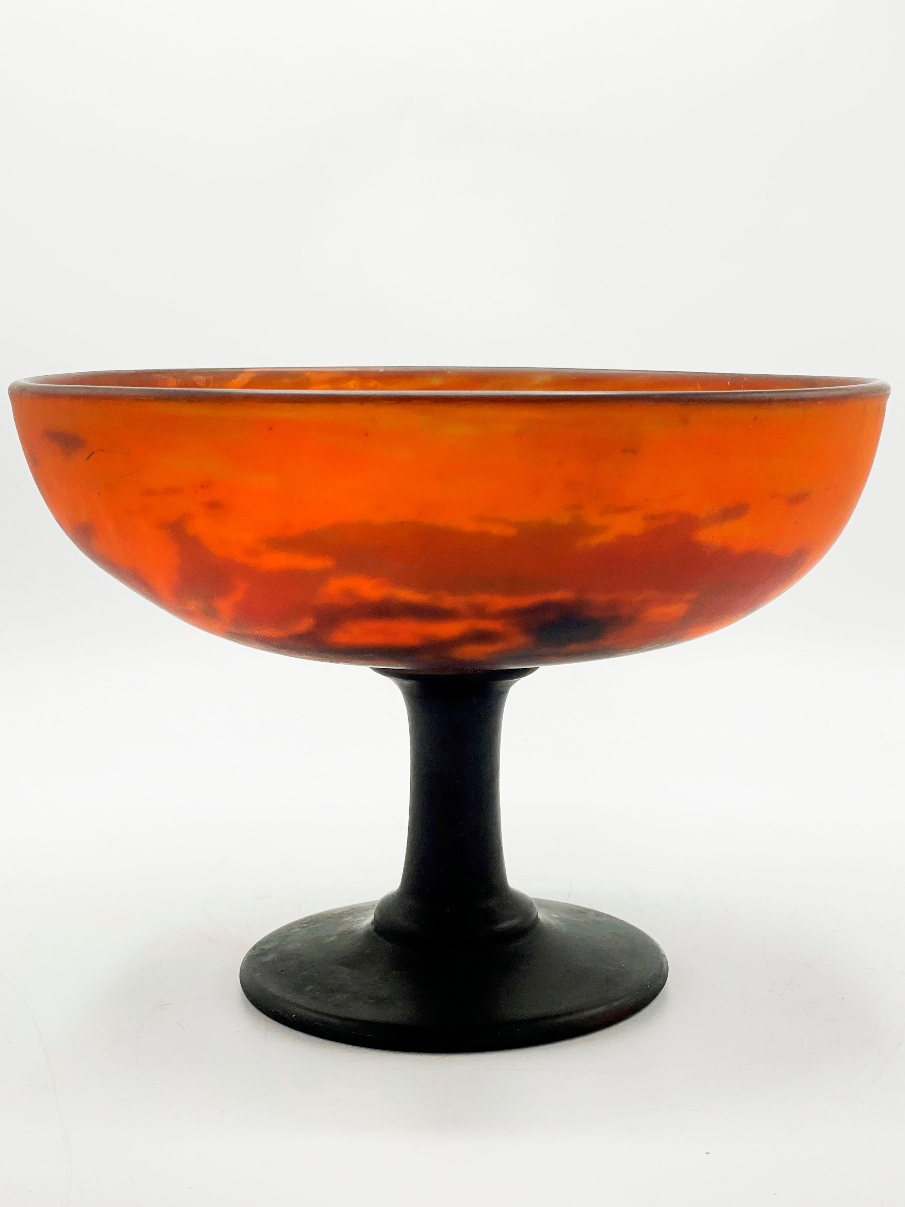 Art Glass Footed Muller Frères Bowl
France, around 1940.

It is a BEAUTIFUL centerpiece with a glass base.
Signed by Muller Freres Luneville, in yellow and light blue colors (see photos).
Pâté de verre (glass paste).

Totally in Art Deco taste and