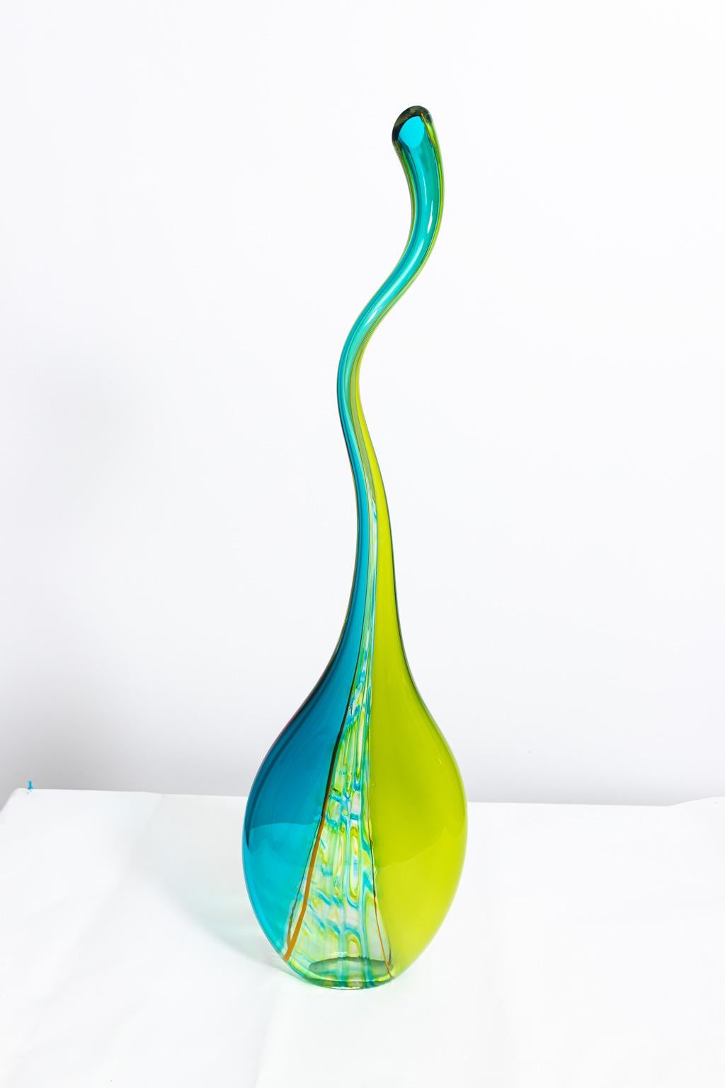 Kunstglas Freiform Gänsehals Zeitgenössische Vase (20. Jahrhundert)