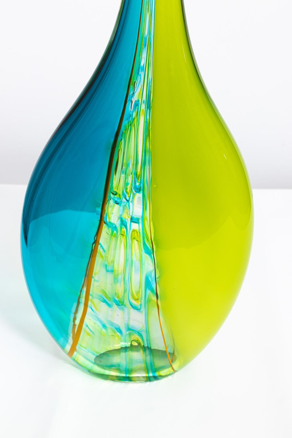 Kunstglas Freiform Gänsehals Zeitgenössische Vase (Glas)