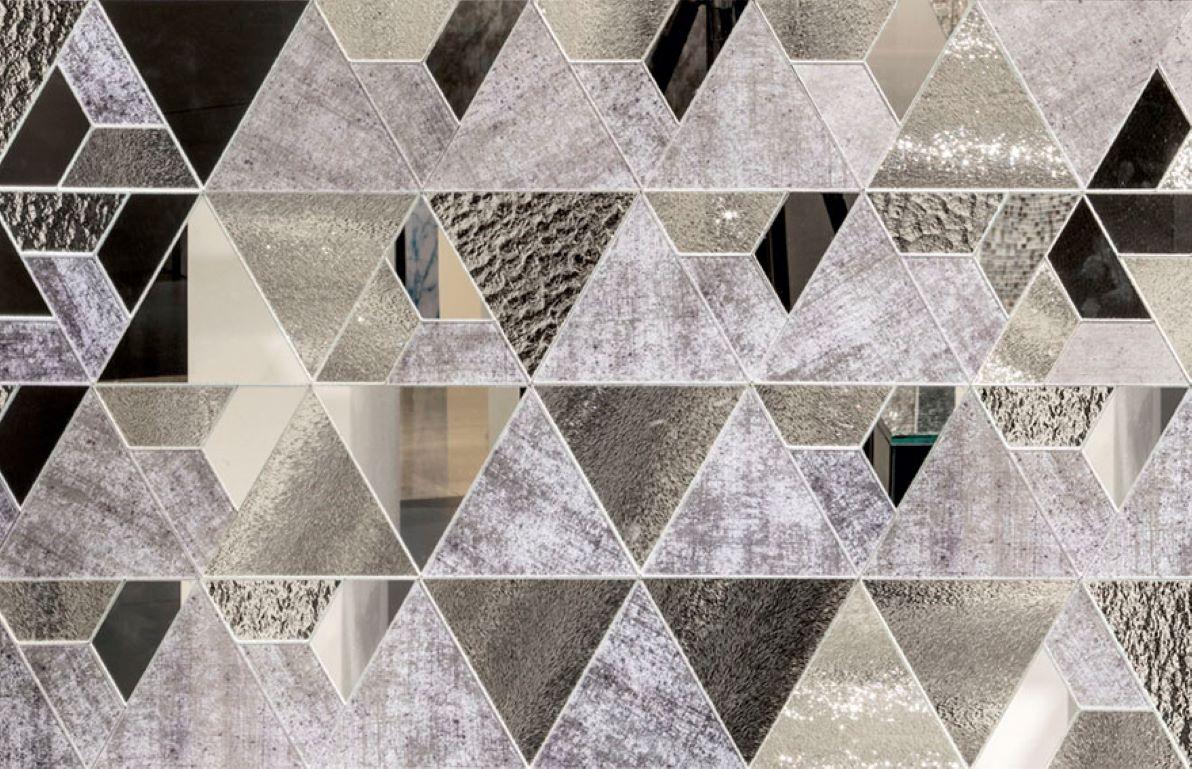 Kunstglas & geometrische Mosaik-Wanddekoration, Maße anpassbar (Moderne) im Angebot