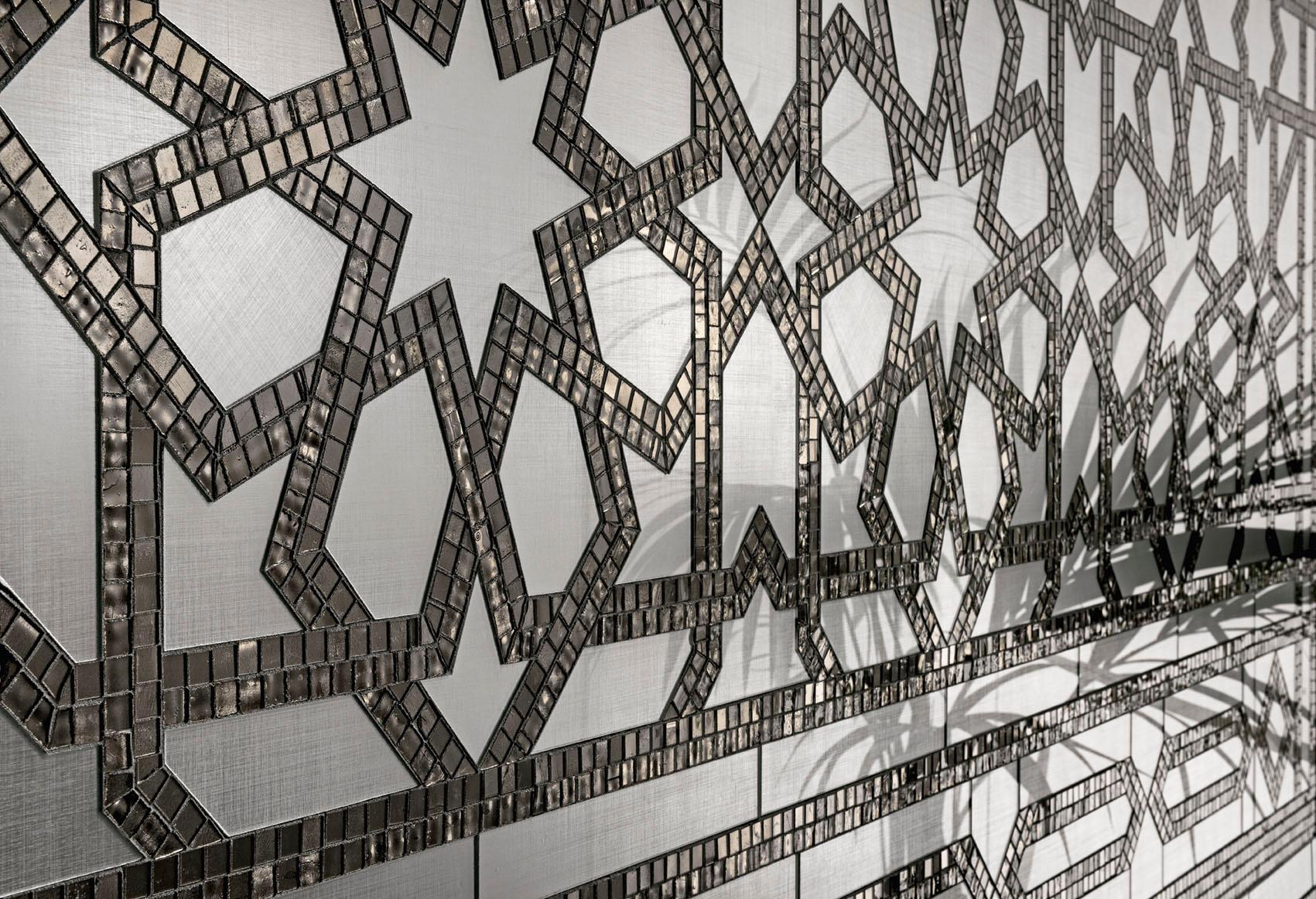 Italian Art Glass Geometric Platinum Mosaic Wall Decorative Panel Dimension Customizable For Sale