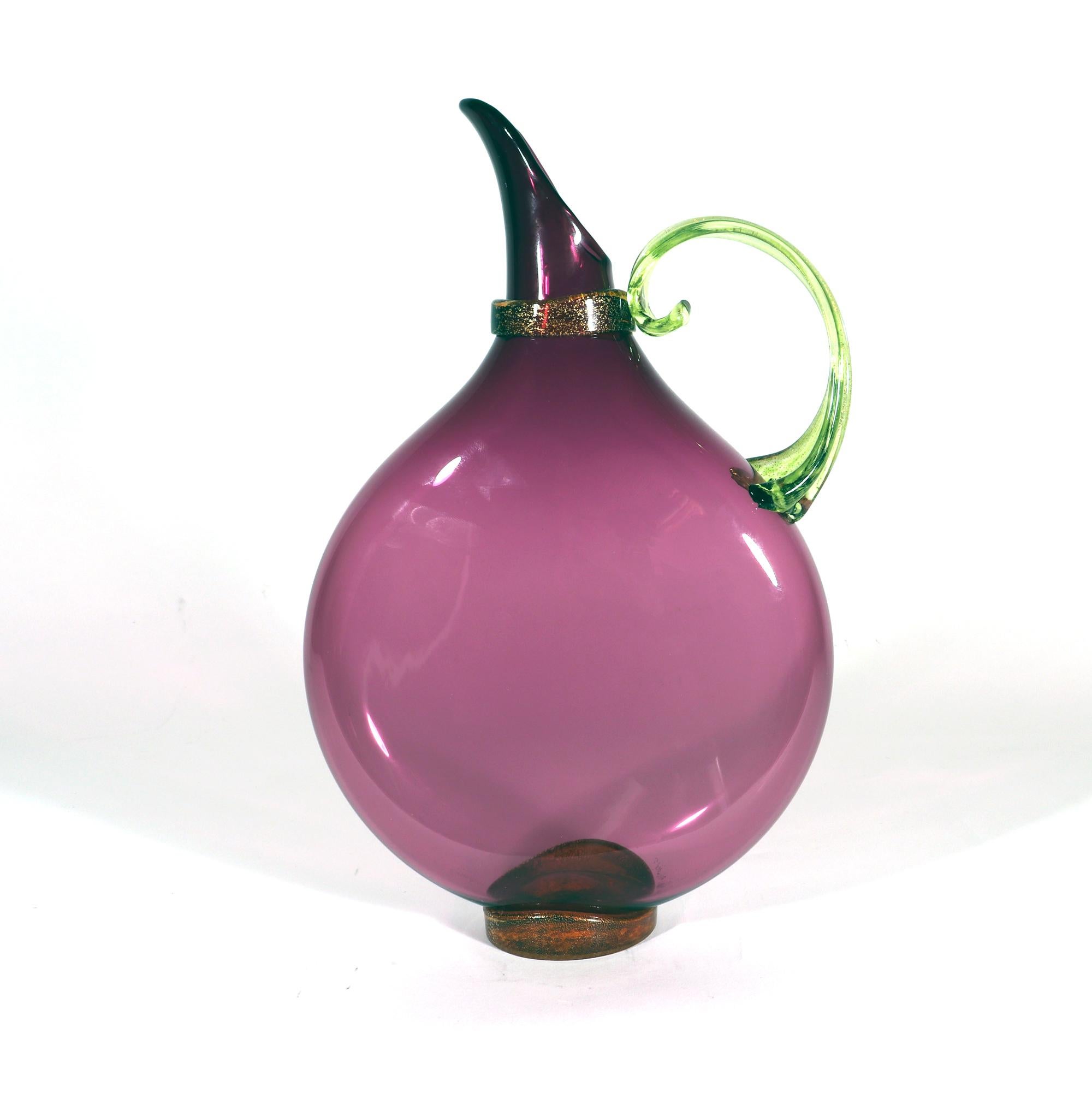 Verre brun Pichets en verre d'art soufflé à la main en verre transparent plat, lot de trois en vente