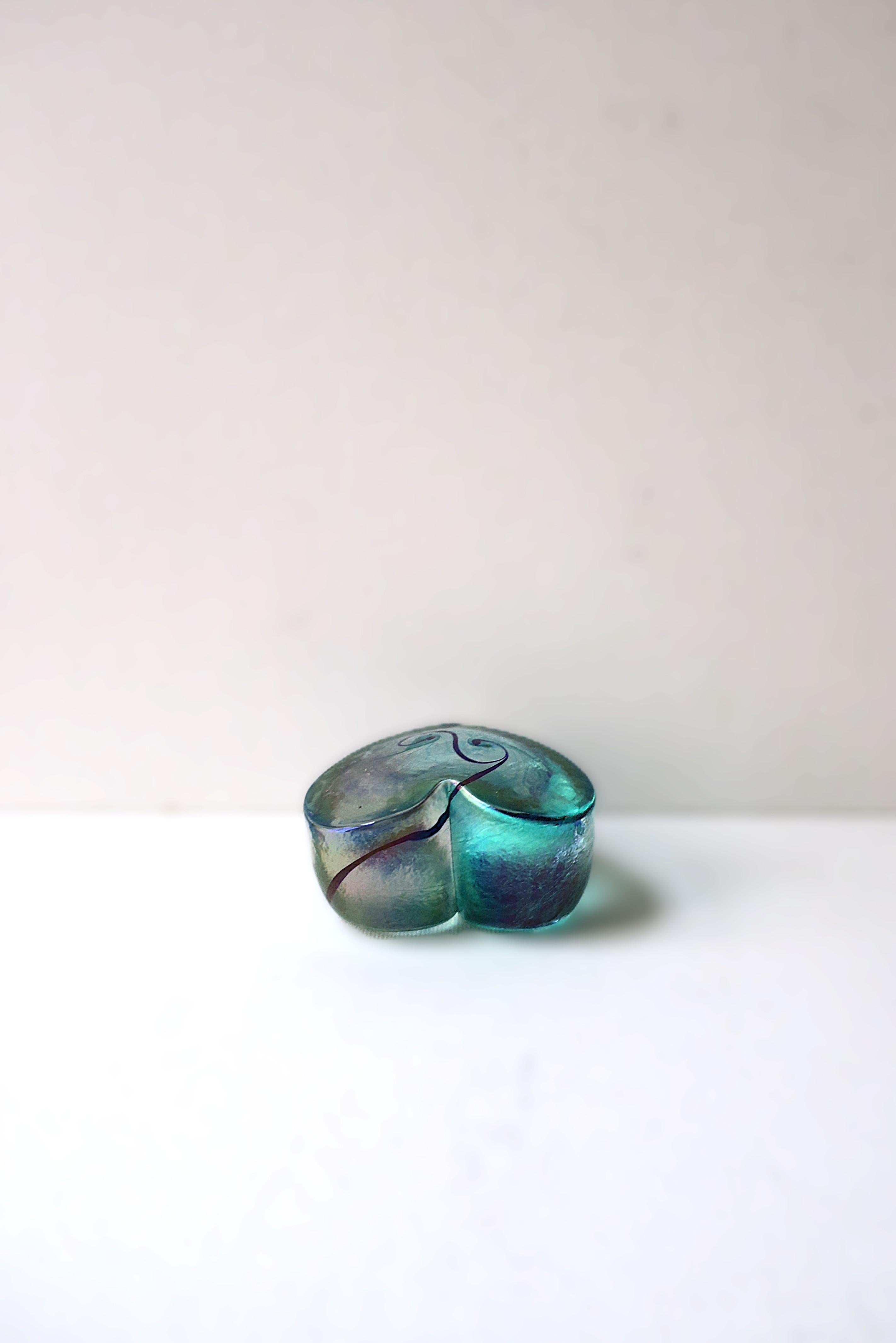 Oggetto decorativo in vetro Art Decor Heart Paperweight (Cuore di vetro) in vendita 4