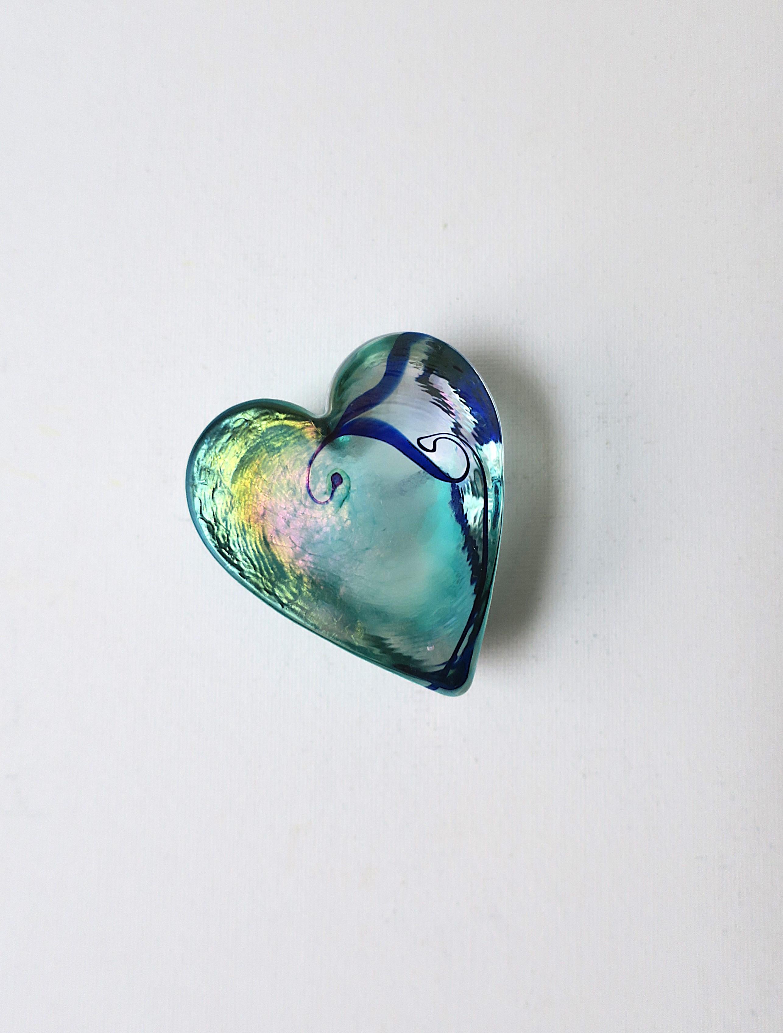 Oggetto decorativo in vetro Art Decor Heart Paperweight (Cuore di vetro) In condizioni ottime in vendita a New York, NY