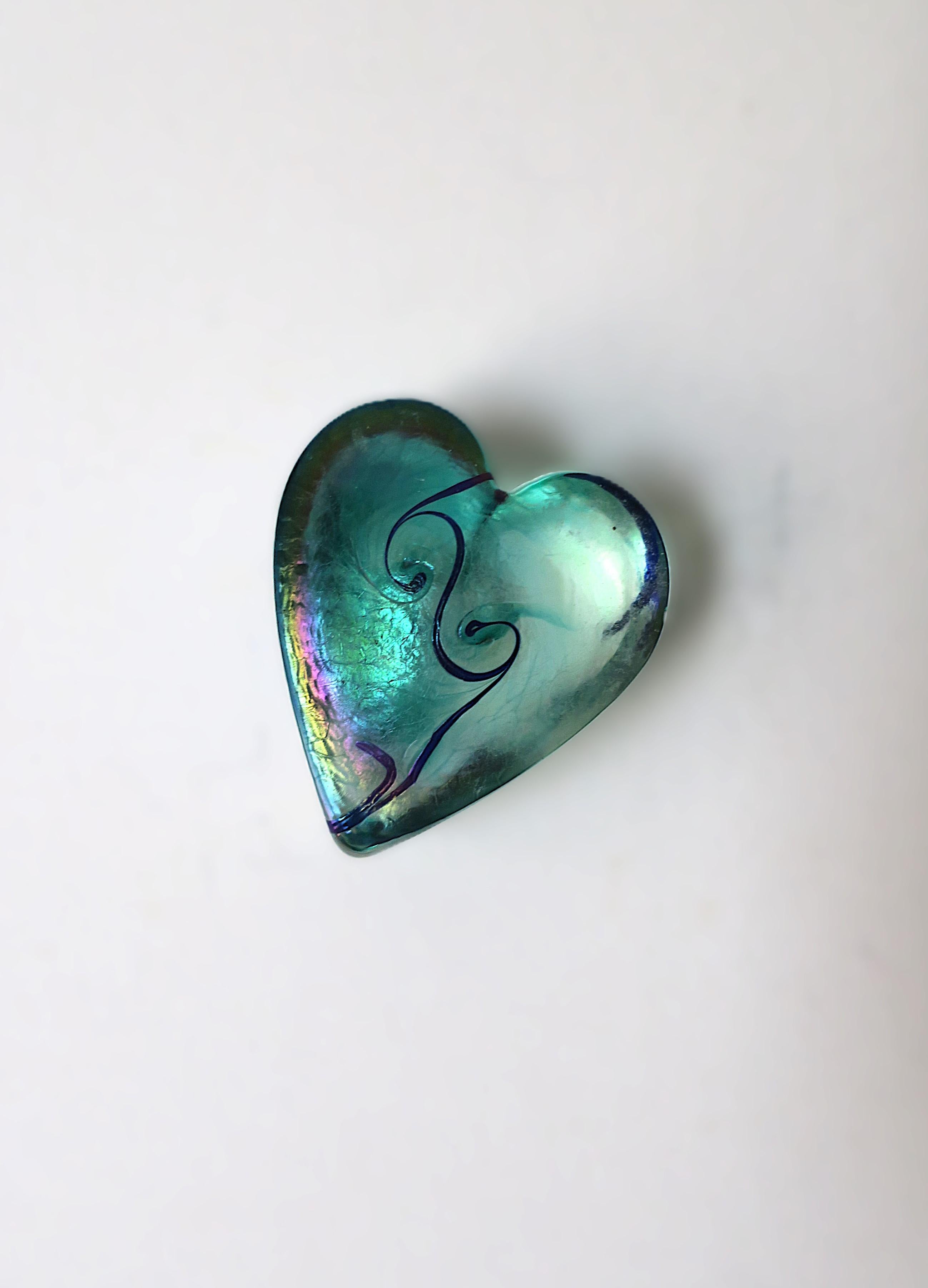 Oggetto decorativo in vetro Art Decor Heart Paperweight (Cuore di vetro) in vendita 1