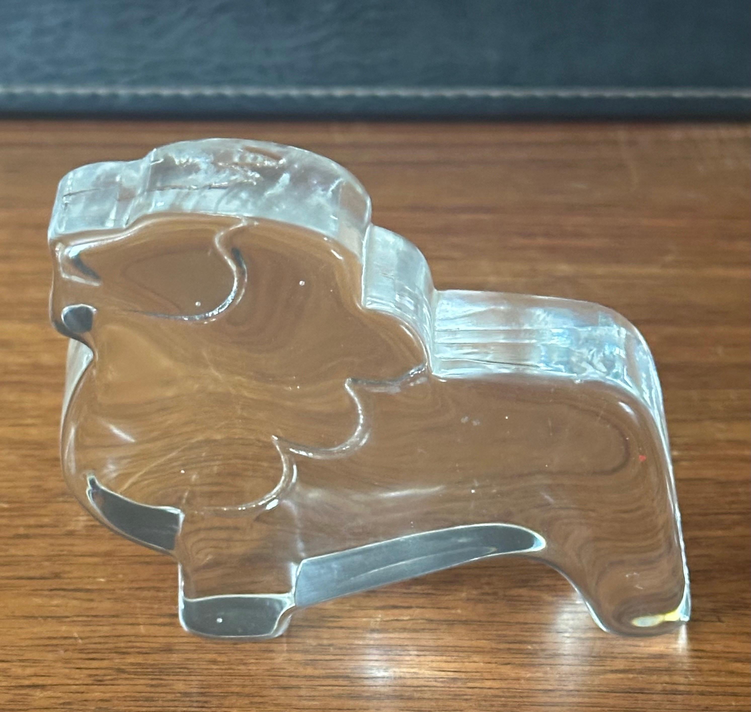 Art Glass Lion Paperweight / Sculpture by Kosta Boda Sweden For Sale 1
