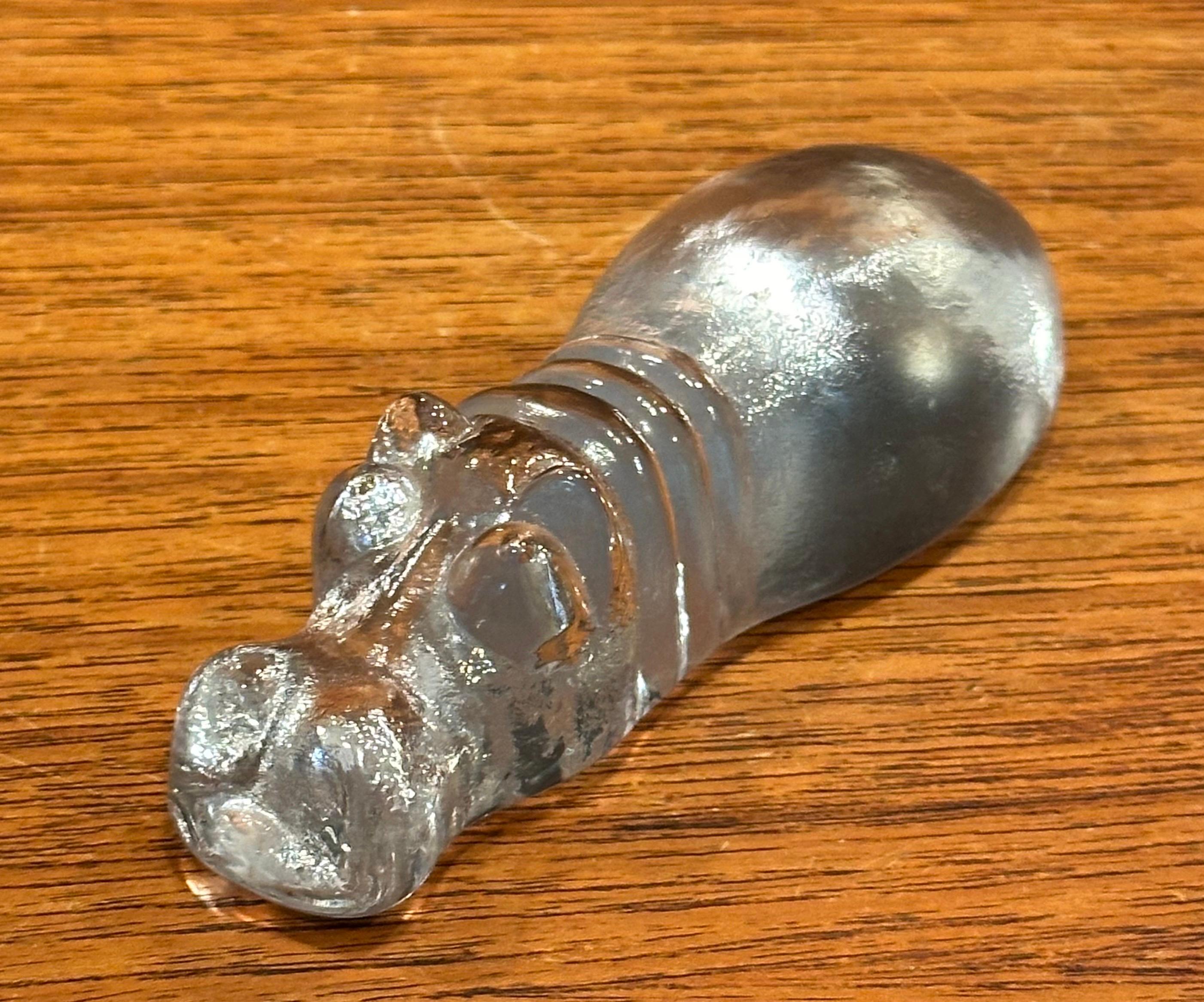 Pisapapeles / Escultura de vidrio artístico Hipopótamo tumbado de Kosta Boda Suecia Hecho a mano en venta