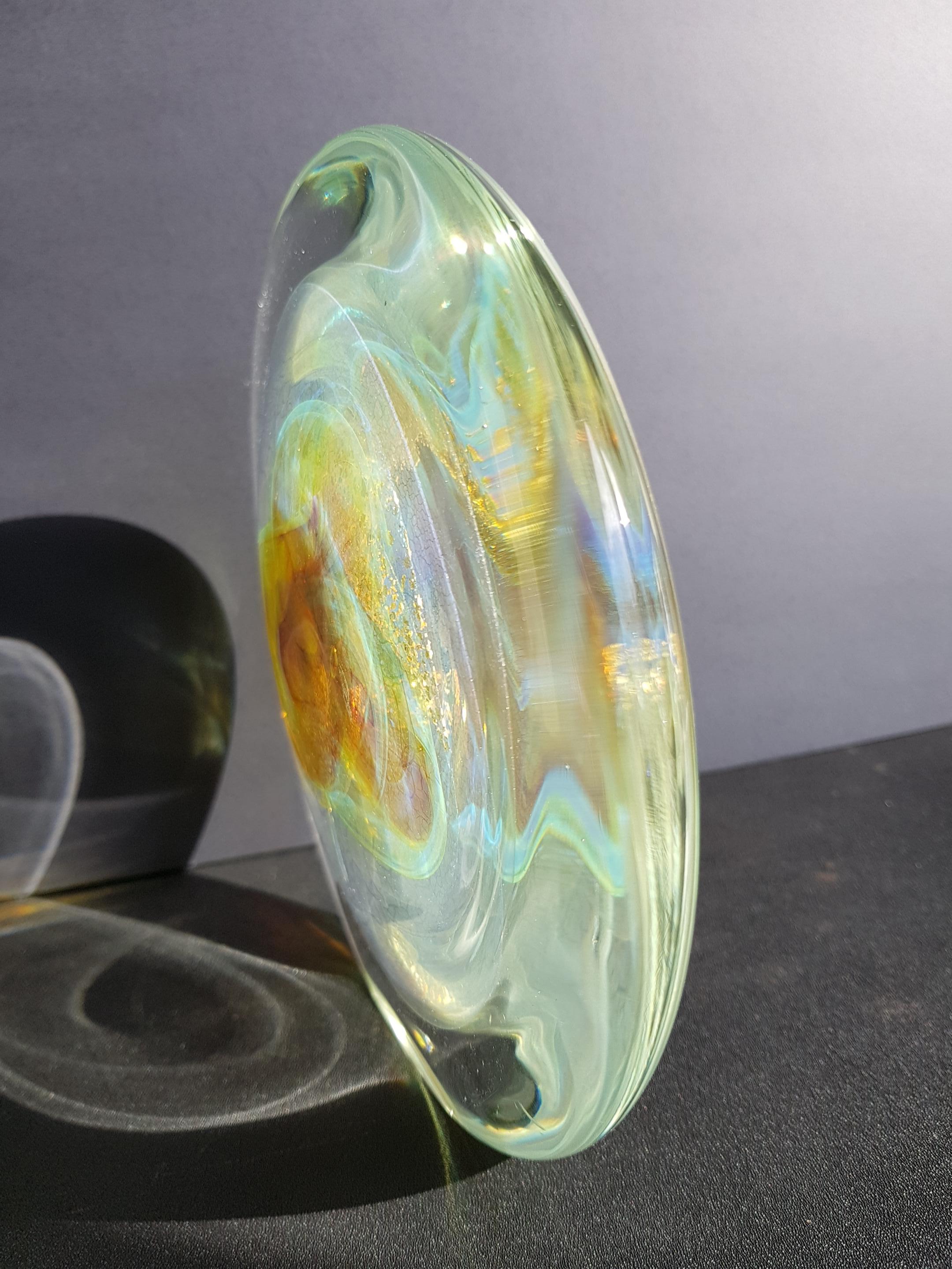 Fine XX secolo Art Glass Nebula Sculpture Disc Cosmic Iridescent Opalescent OuterSpace Orb Star in vendita