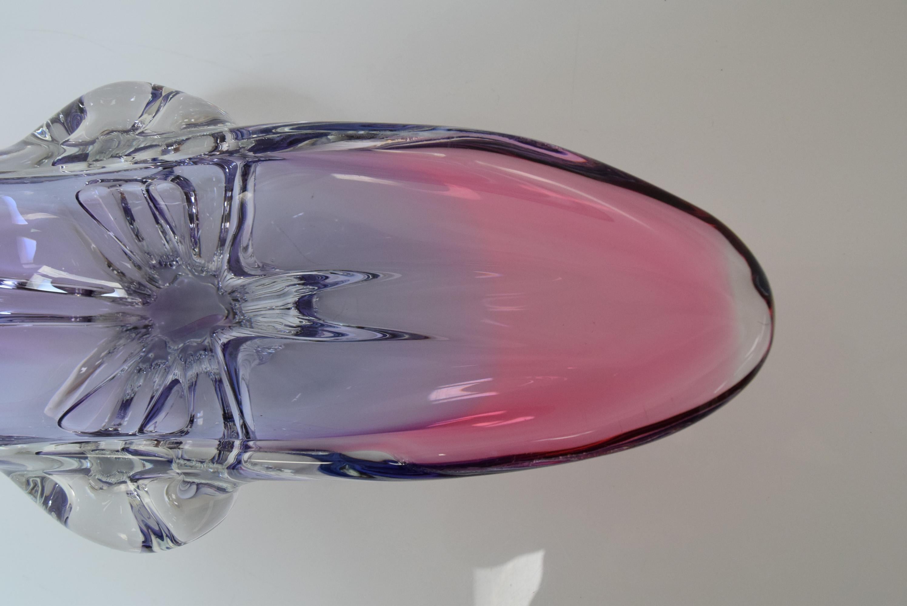 Verre d'art Coupe oblongue en verre d'art par Josef Hospodka pour Glasswork Chřibská, 1960 en vente