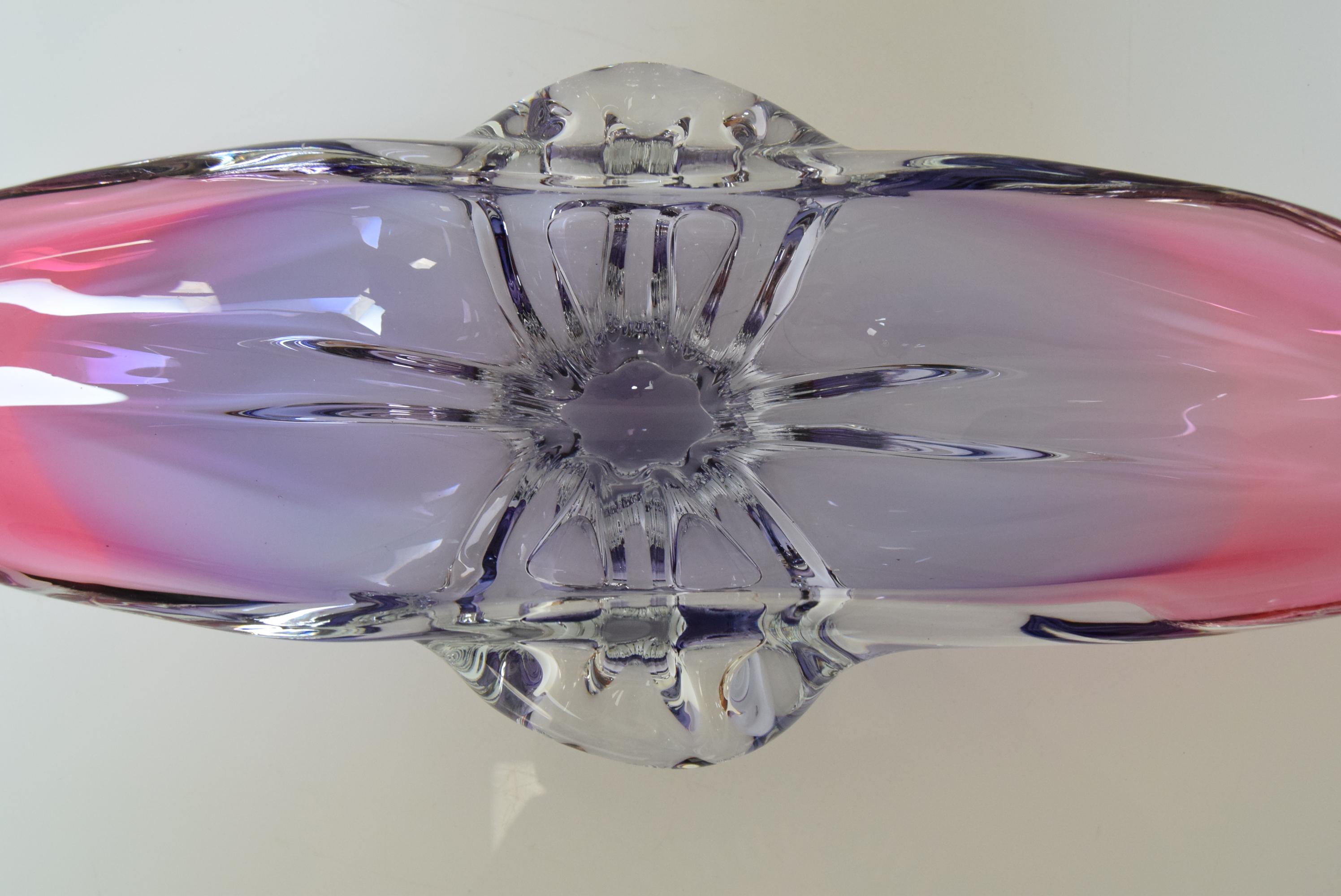 Coupe oblongue en verre d'art par Josef Hospodka pour Glasswork Chřibská, 1960 en vente 2