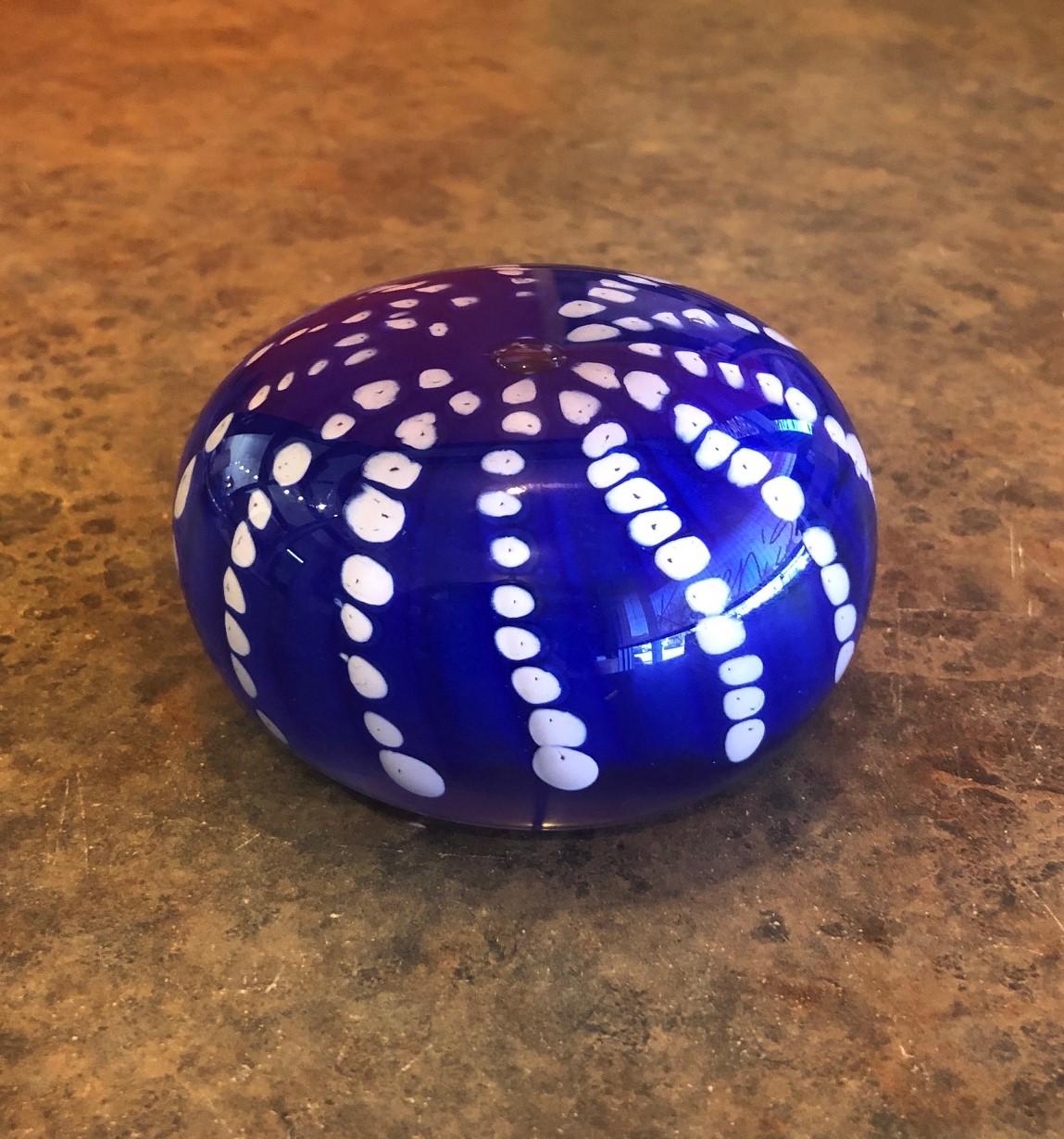A wonderful art glass orb sculpture or paperweight by Brian Higer of American Studio, circa 1988. The orb is internally layered with white dots on a bright blue background. The piece is signed and dated by the artist on the underside.