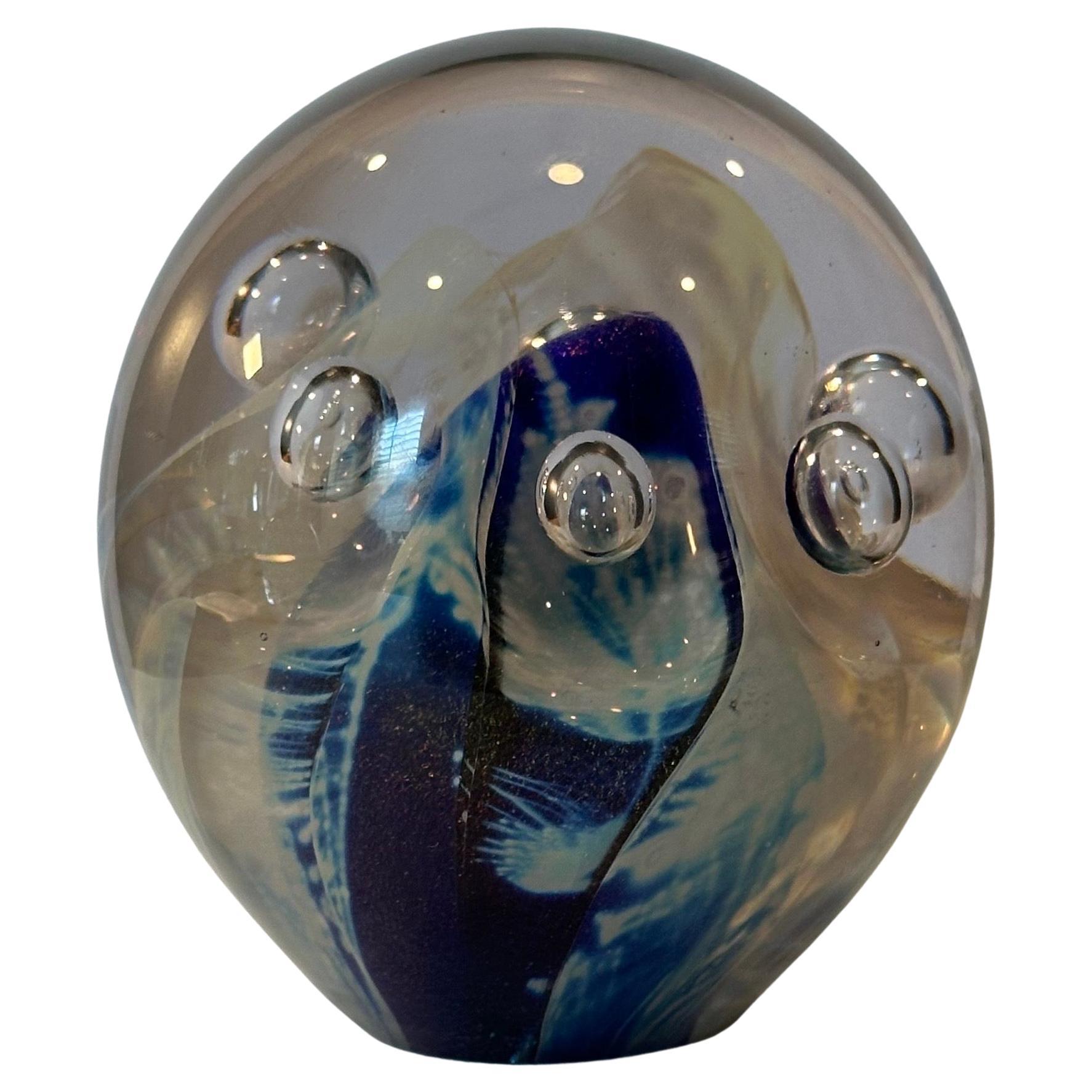 Sculpture d'art d'un orbe en verre ou presse-papiers par Robert Eickholt