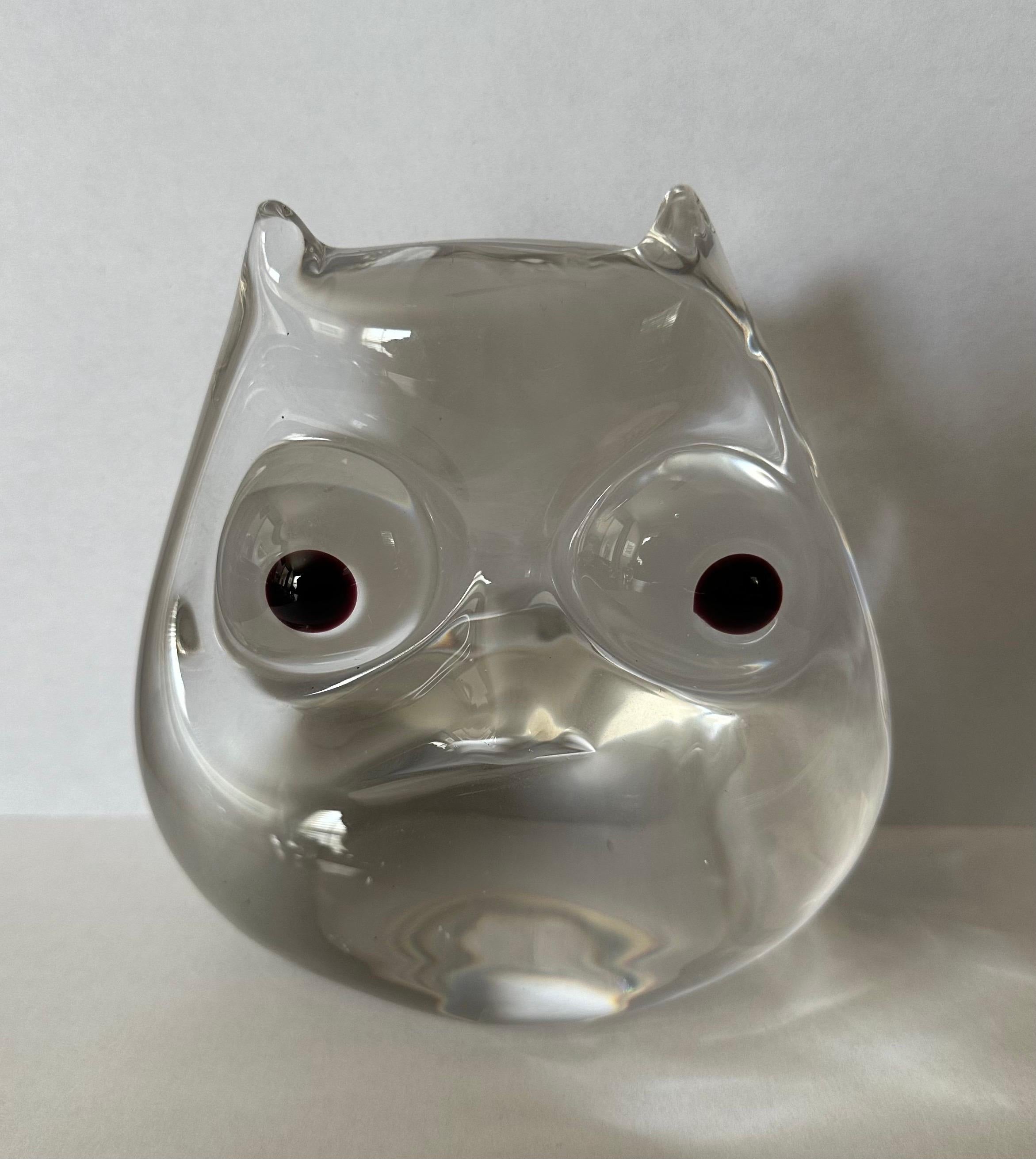 Art Glass Owl Sculpture / Paperweight In Good Condition For Sale In San Diego, CA