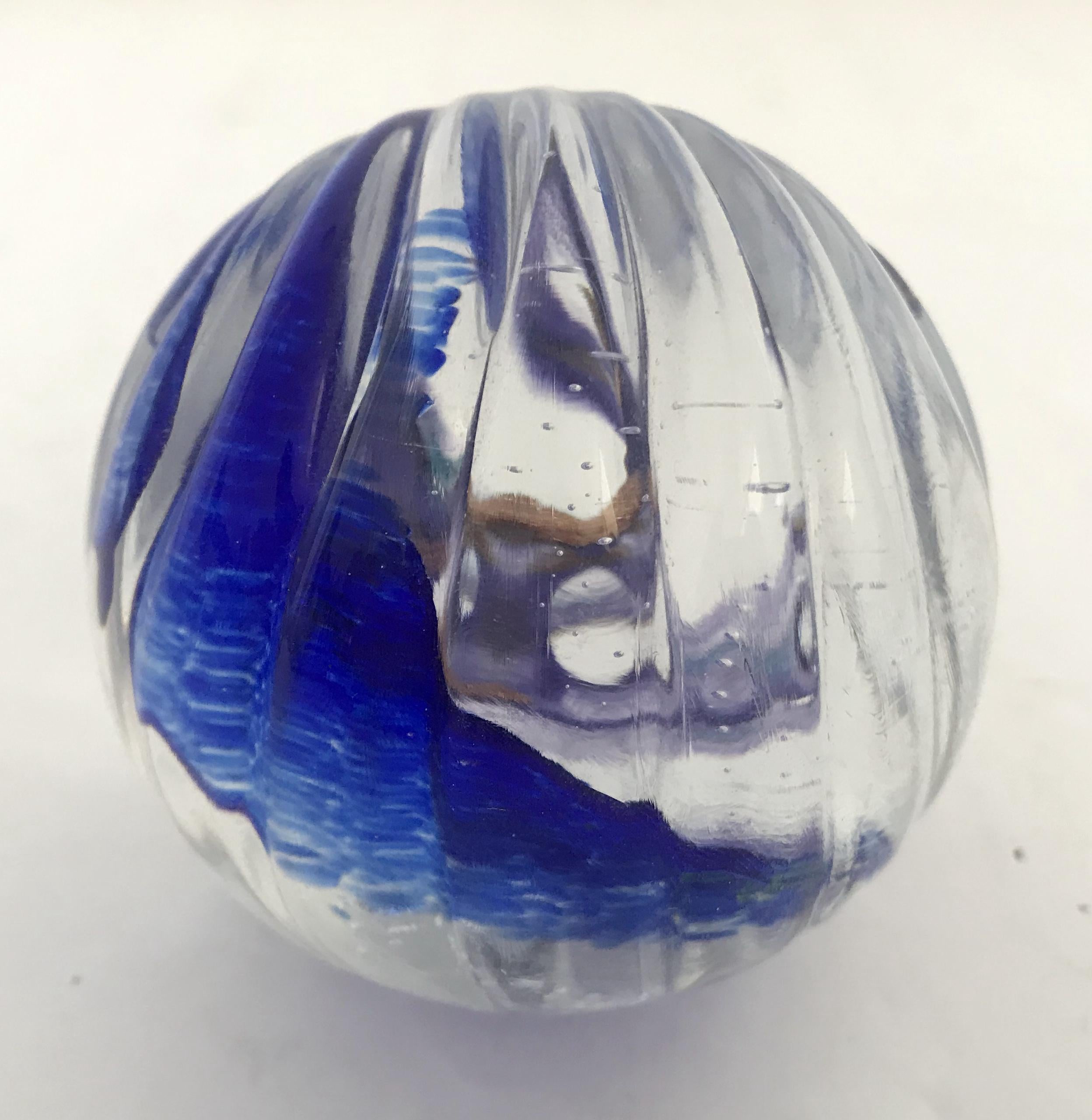 Art Glass Paperweight In Good Condition For Sale In Los Angeles, CA