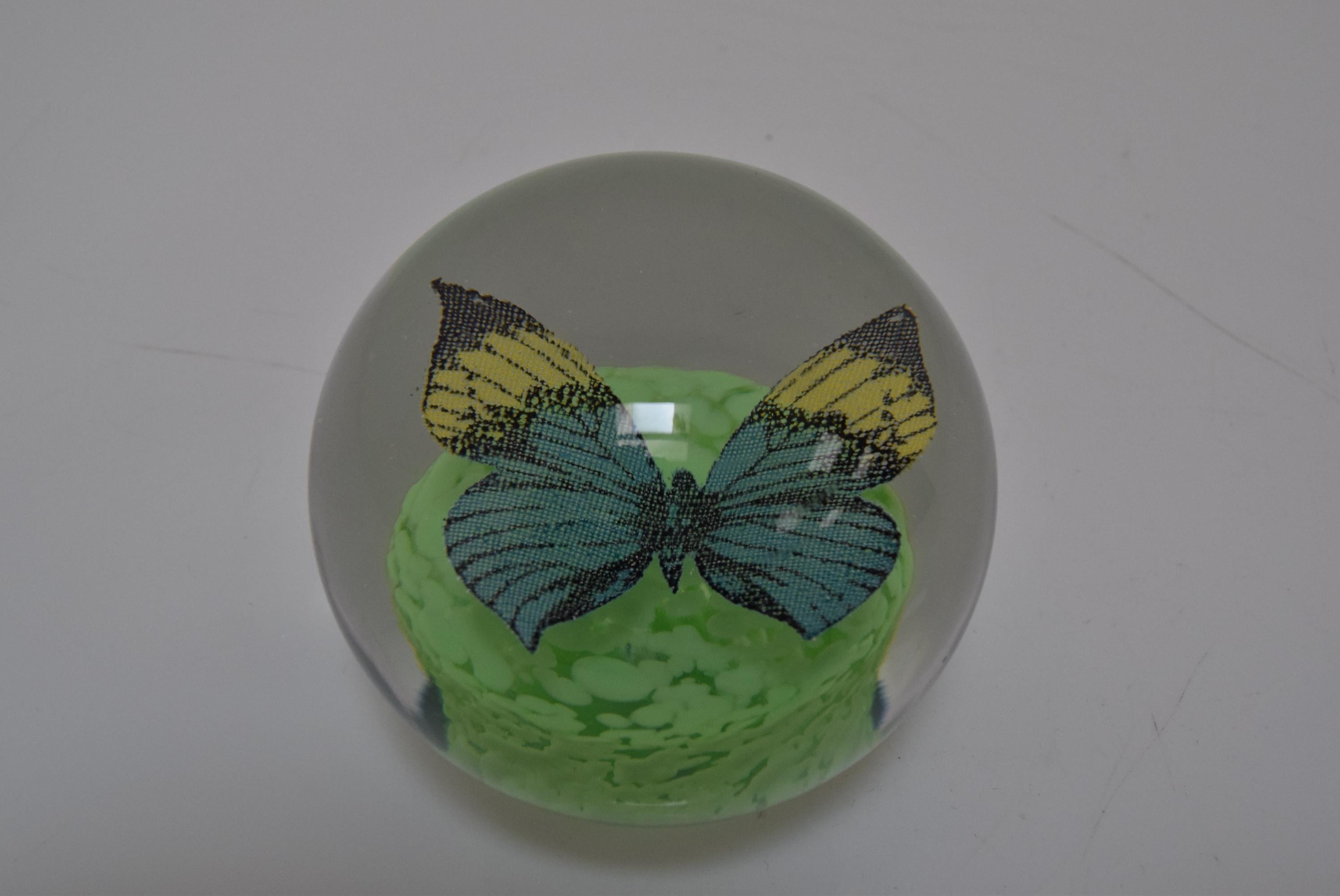 Mid-Century Modern Art Glass Paperweight, Glasswork Novy Bor, 1950s For Sale