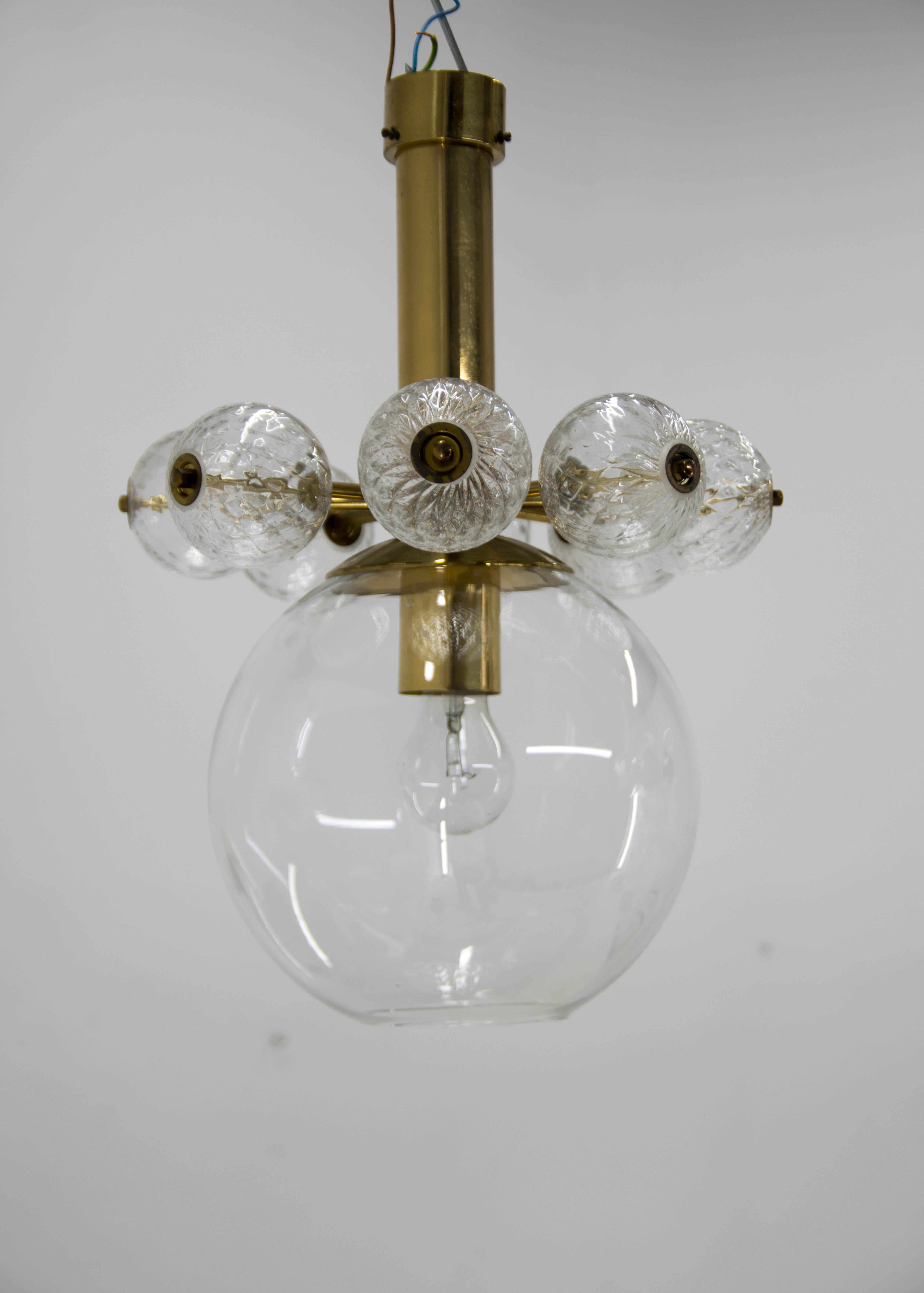 Designed by Bejvl in the 1980s, this beautiful pendant was part of a large concept of luminaires using different sizes of blown glass spheres attached in many variations to a brass structure
20 items available
1x60W, E25-E27 bulb
US wiring