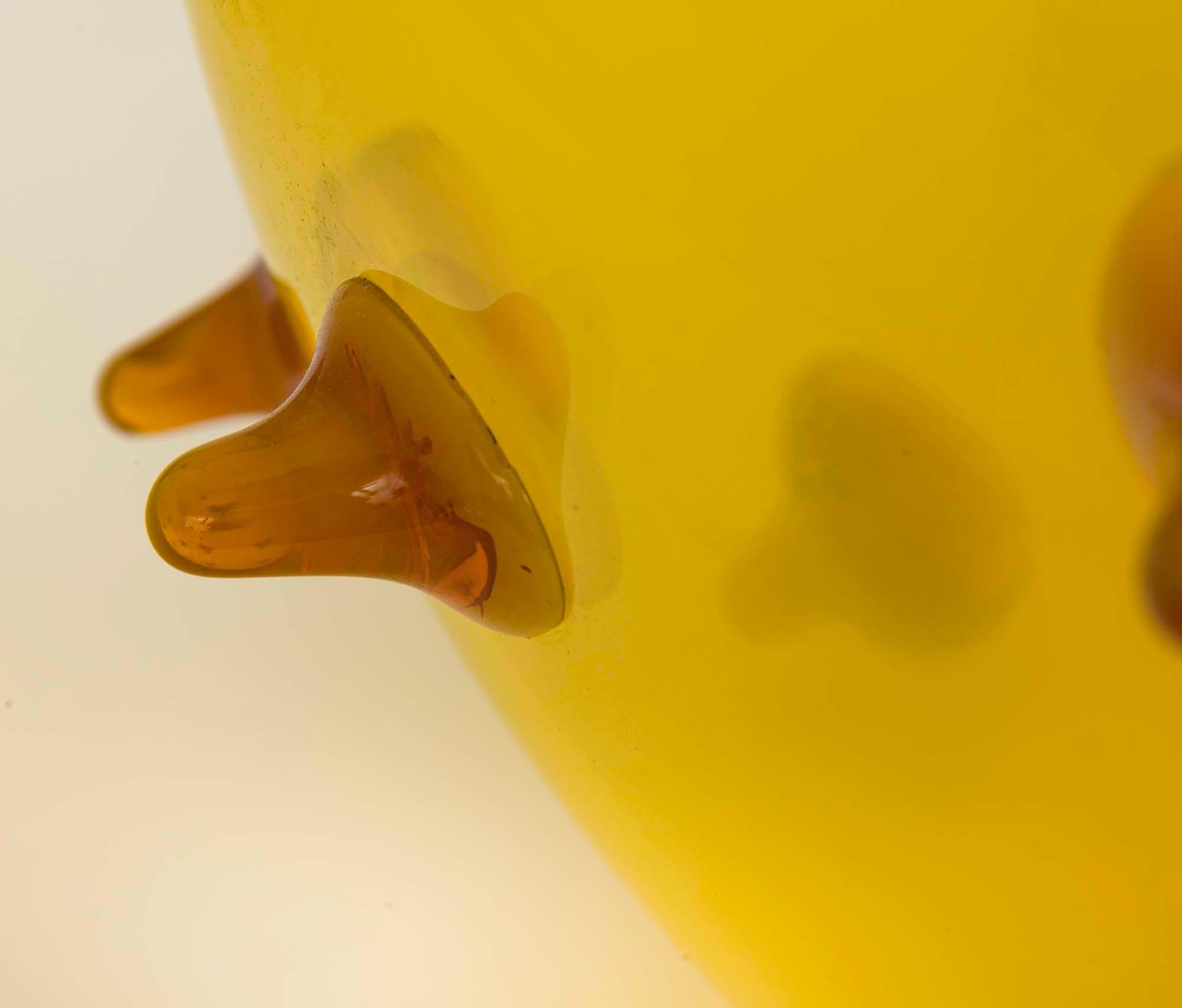 Pino Signoretto, sculpture d'un orbe jaune  en vente 1