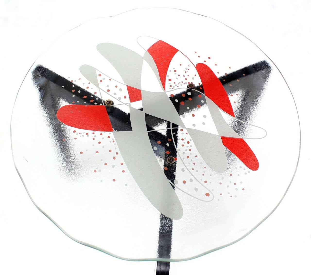 Kunstglas Jakobsmuschel Rand Schale Tablett oben verjüngte Bein stapelbar Nesting Beistelltisch (20. Jahrhundert) im Angebot