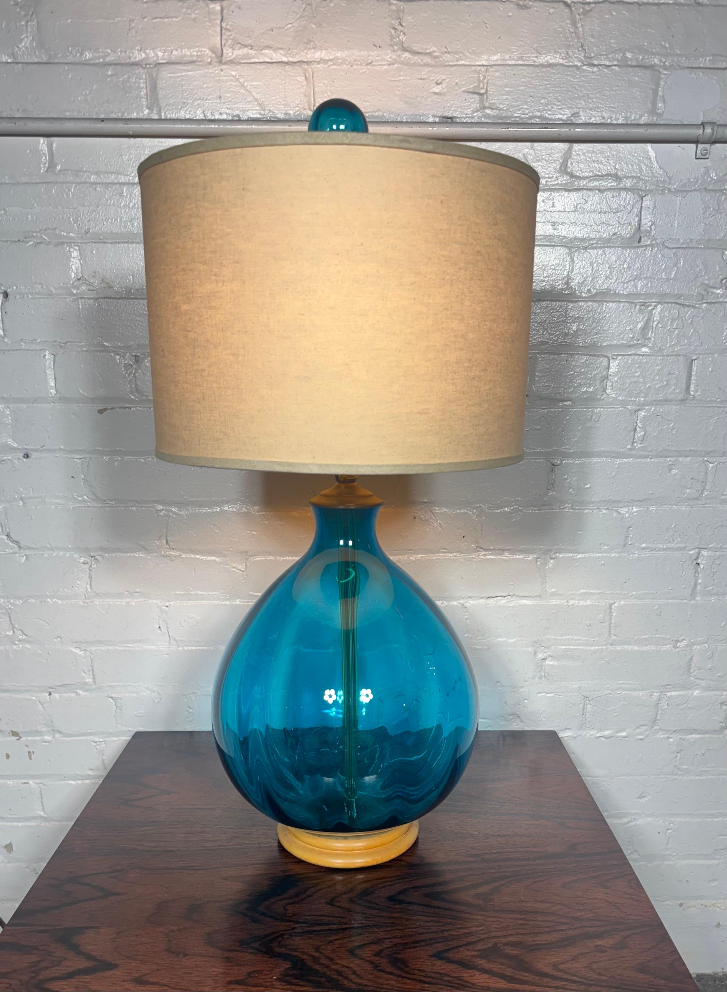 Art Glass Table Lamp by Wayne Husted for Blenko In Good Condition For Sale In Buffalo, NY
