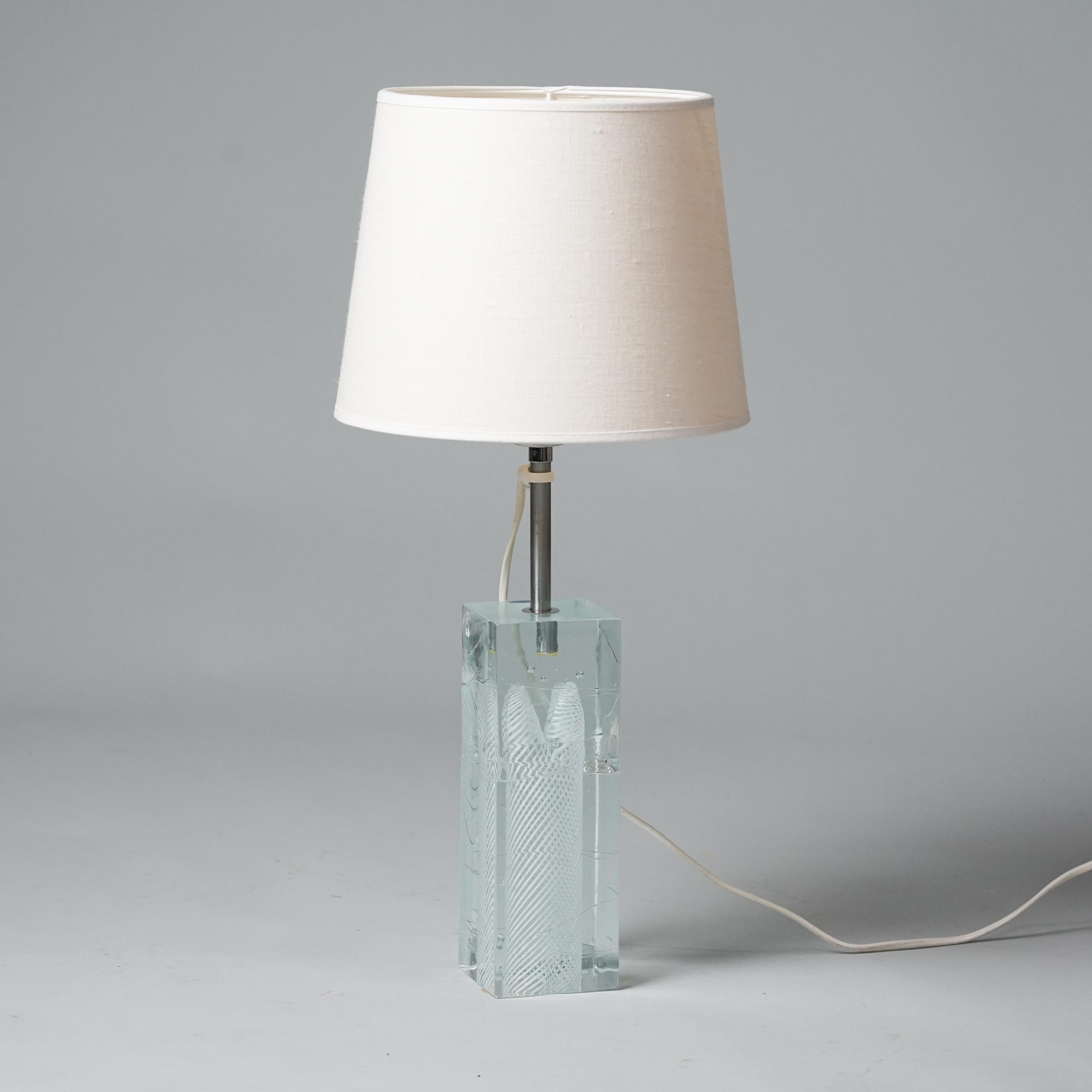 Art Glass Table Lamp, designed by Oiva Toikka, manufactured by Ker Lux, glass part manufactured by Nuutajärvi Notsjö, 1960s. Blown glass with metal detail and fabric lampshade. Signed and marked. Good vintage condition, patina and minor wear