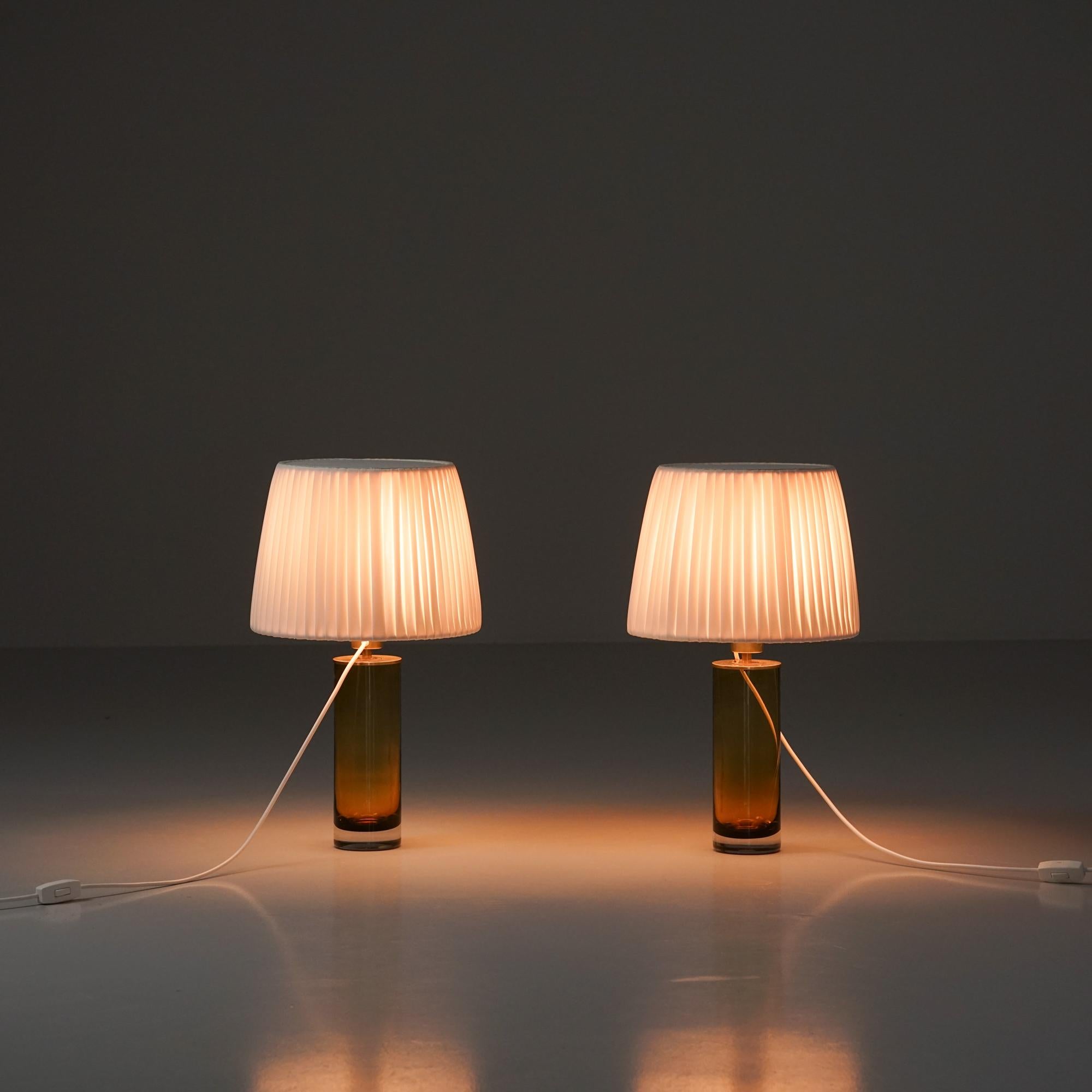 Lámparas de mesa de vidrio artístico, Suecia, años 60 Escandinavo moderno en venta