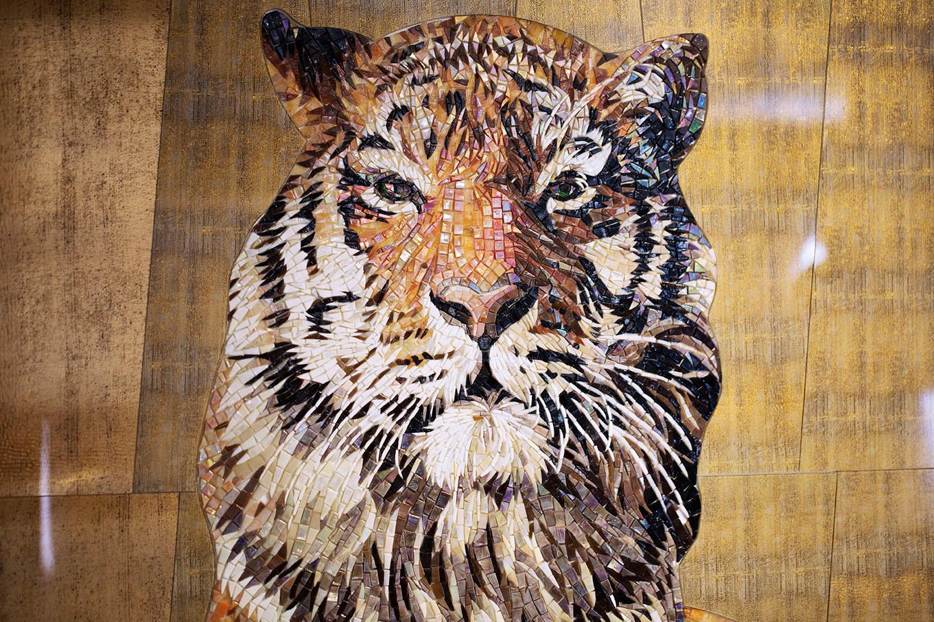 Moderno Pannello decorativo in vetro Art Decor e mosaico di tigre Dimensioni multiple personalizzabili in vendita